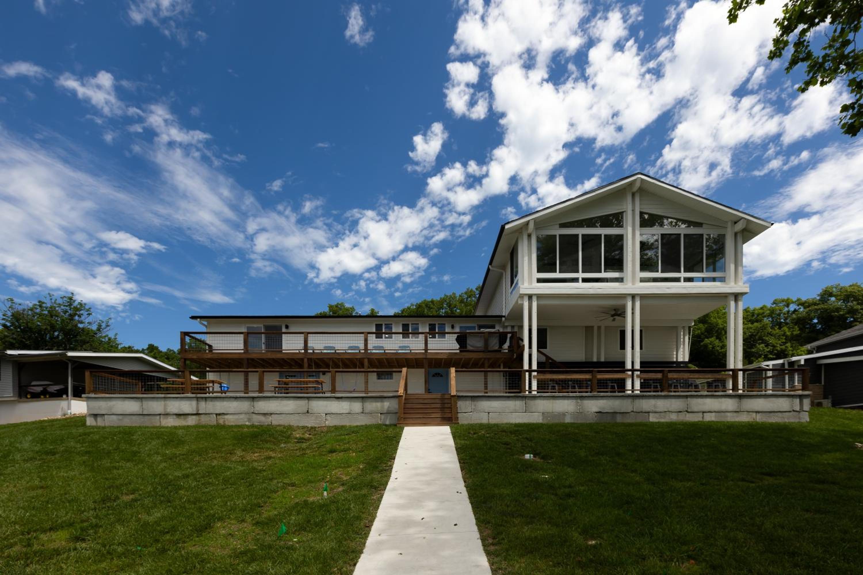 Great Location & Lake Views, Boat Slip