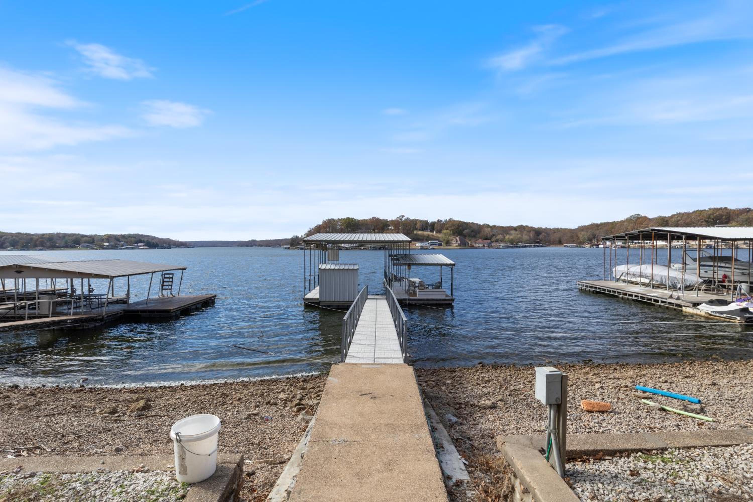 Sunset & Lake Views, Outdoor Dining & Seats
