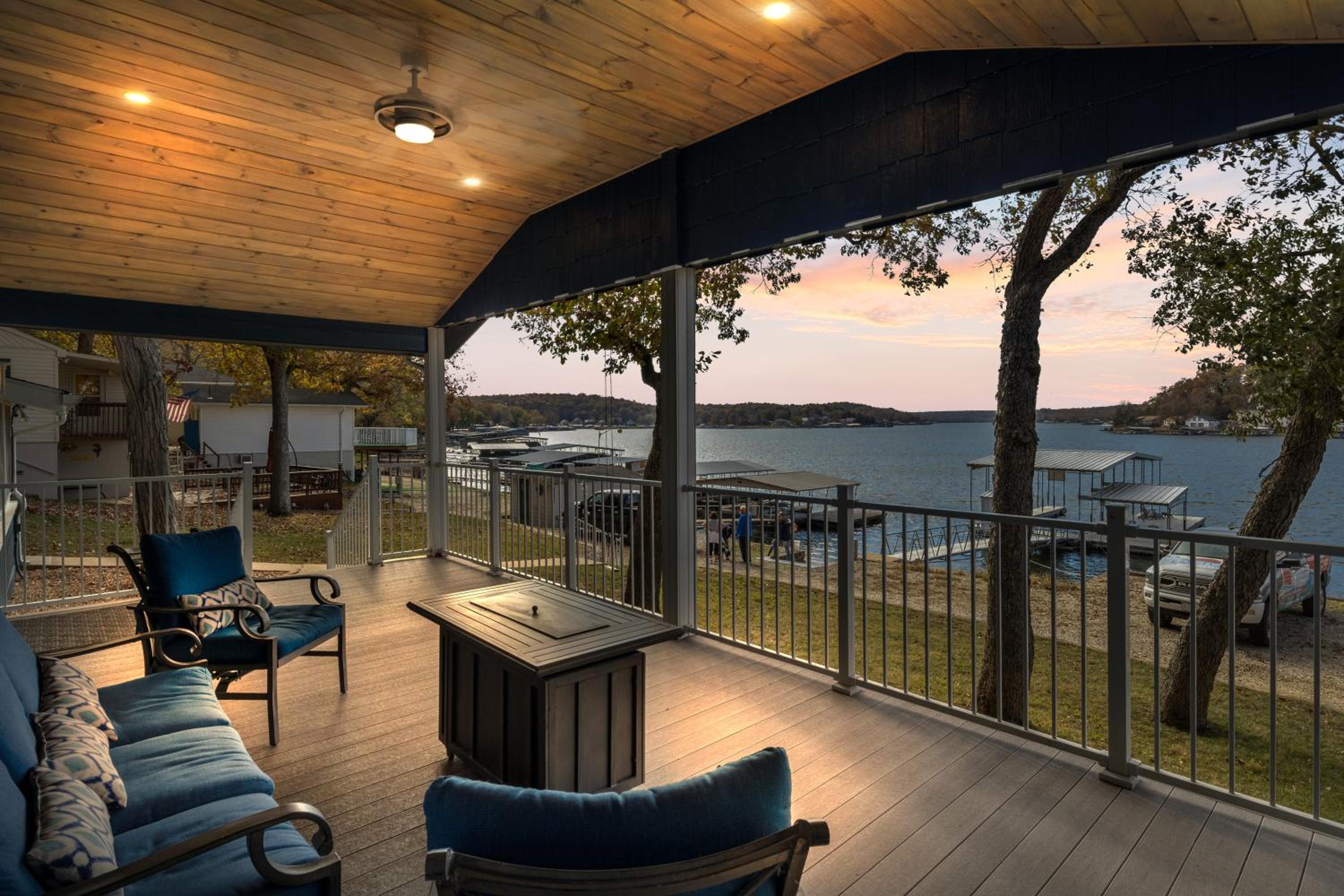 Sunset & Lake Views, Outdoor Dining & Seats