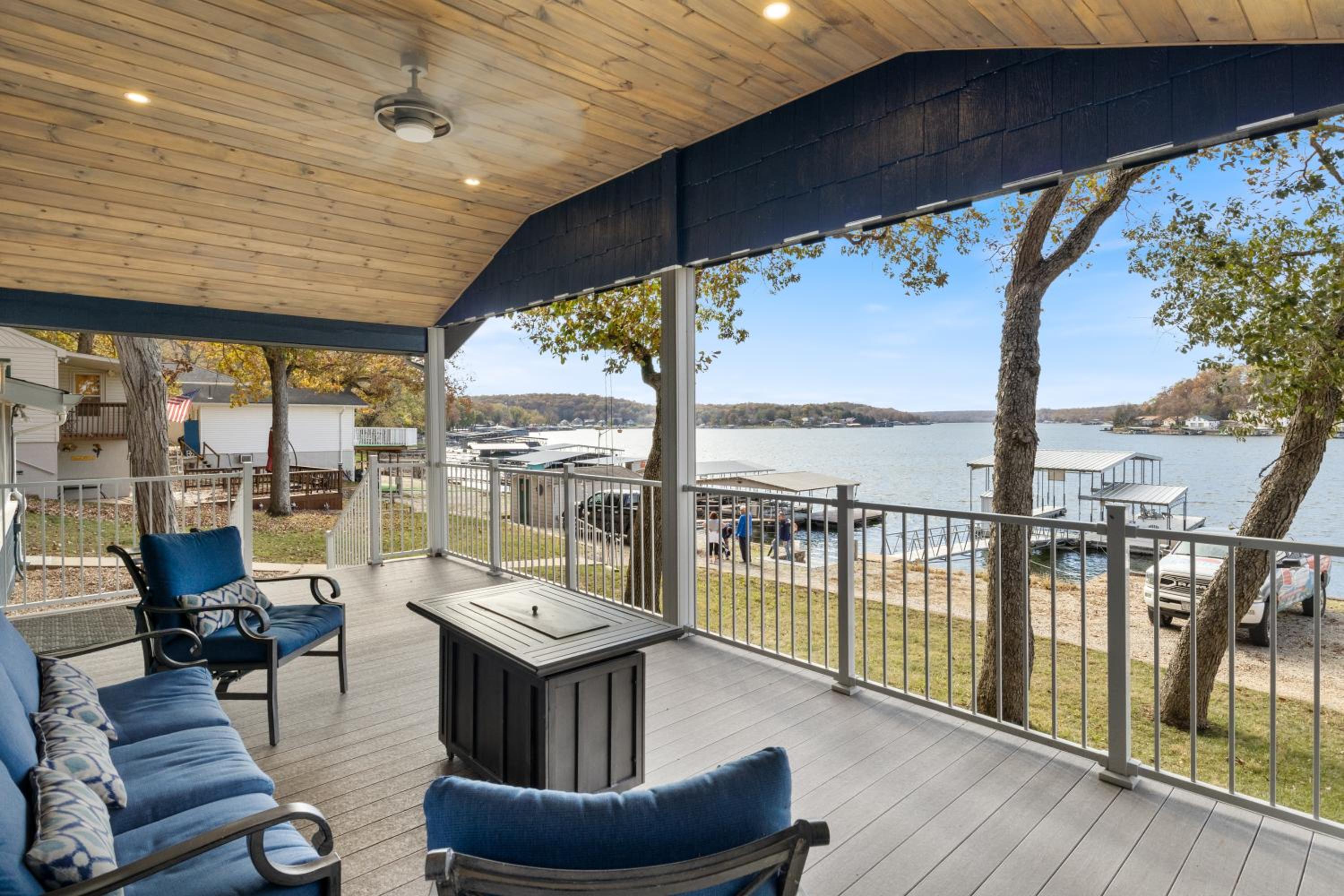 Sunset & Lake Views, Outdoor Dining & Seats