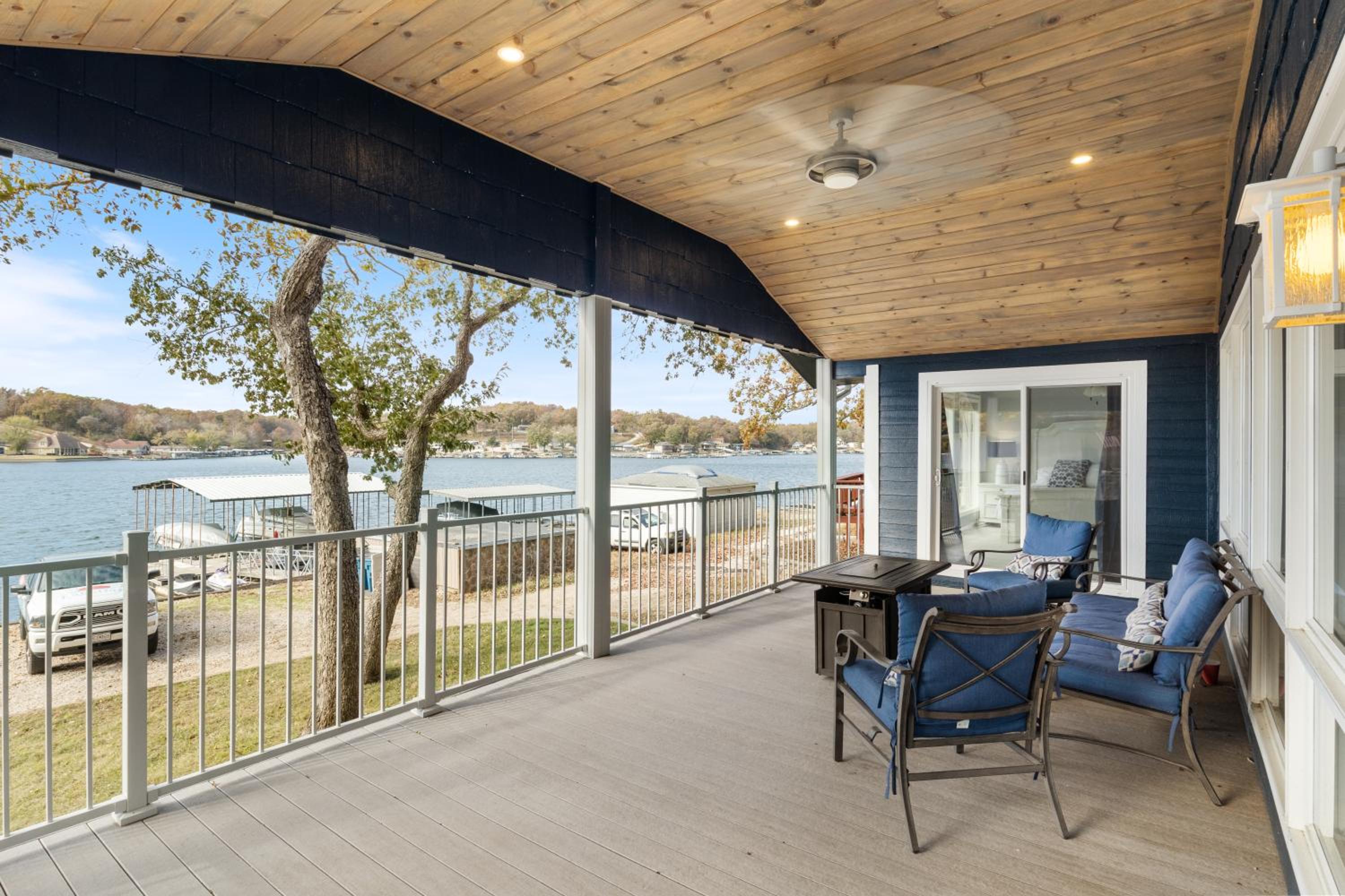 Sunset & Lake Views, Outdoor Dining & Seats