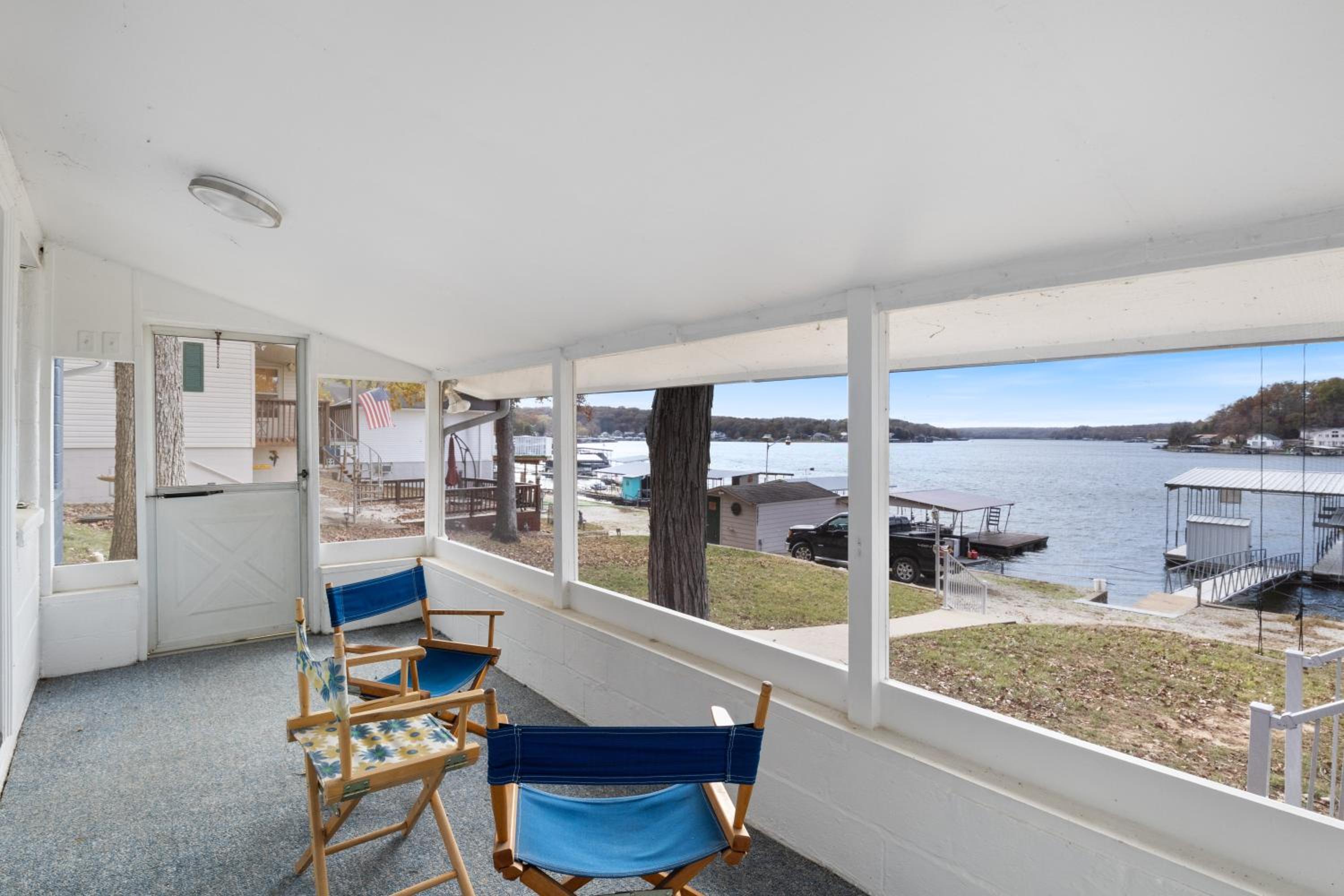 Sunset & Lake Views, Outdoor Dining & Seats