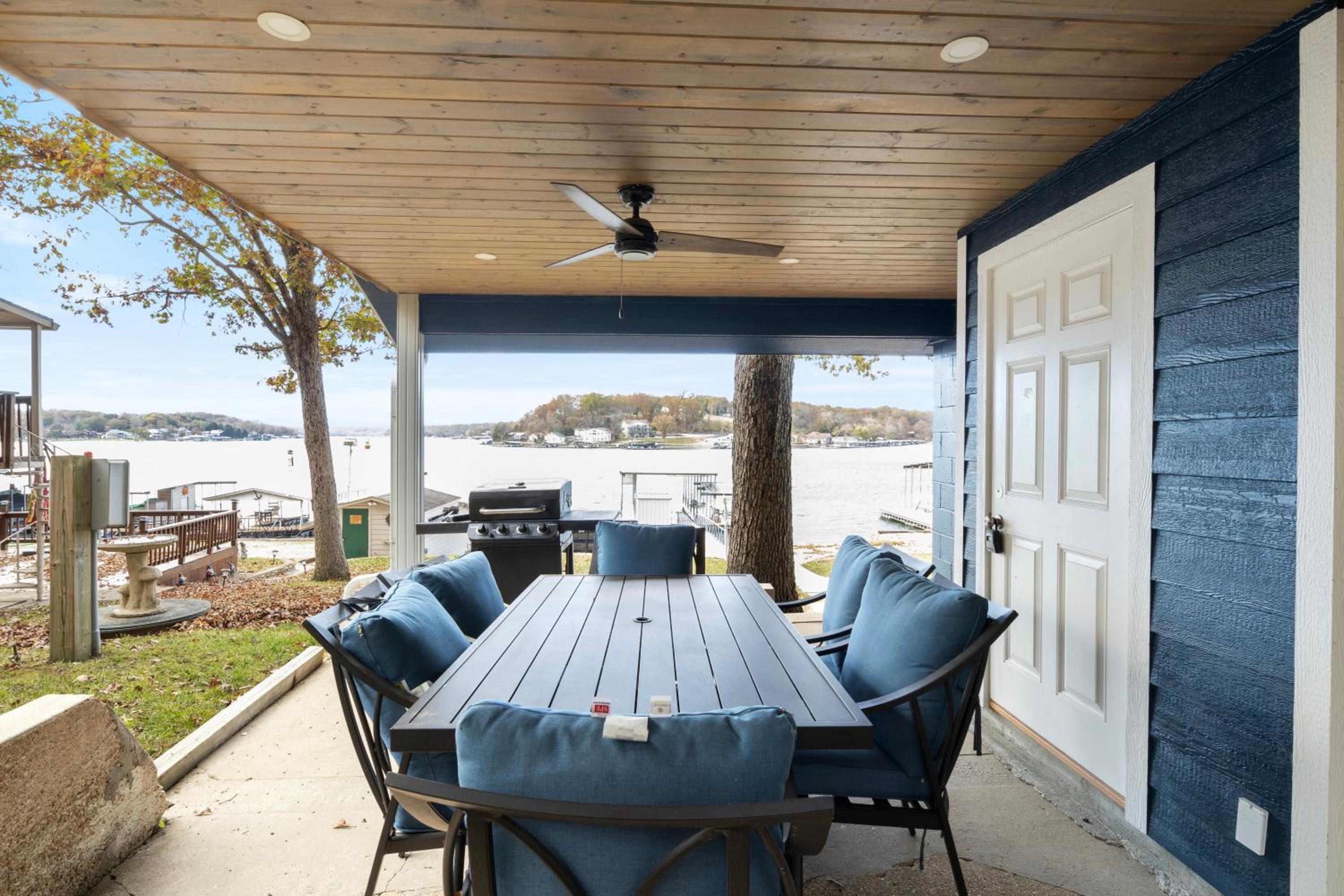 Sunset & Lake Views, Outdoor Dining & Seats