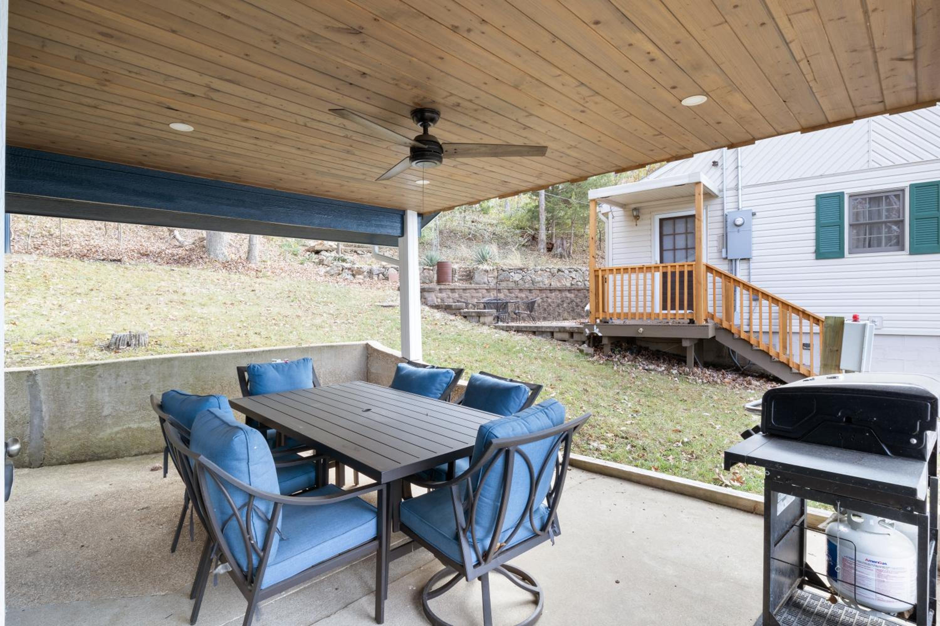 Sunset & Lake Views, Outdoor Dining & Seats