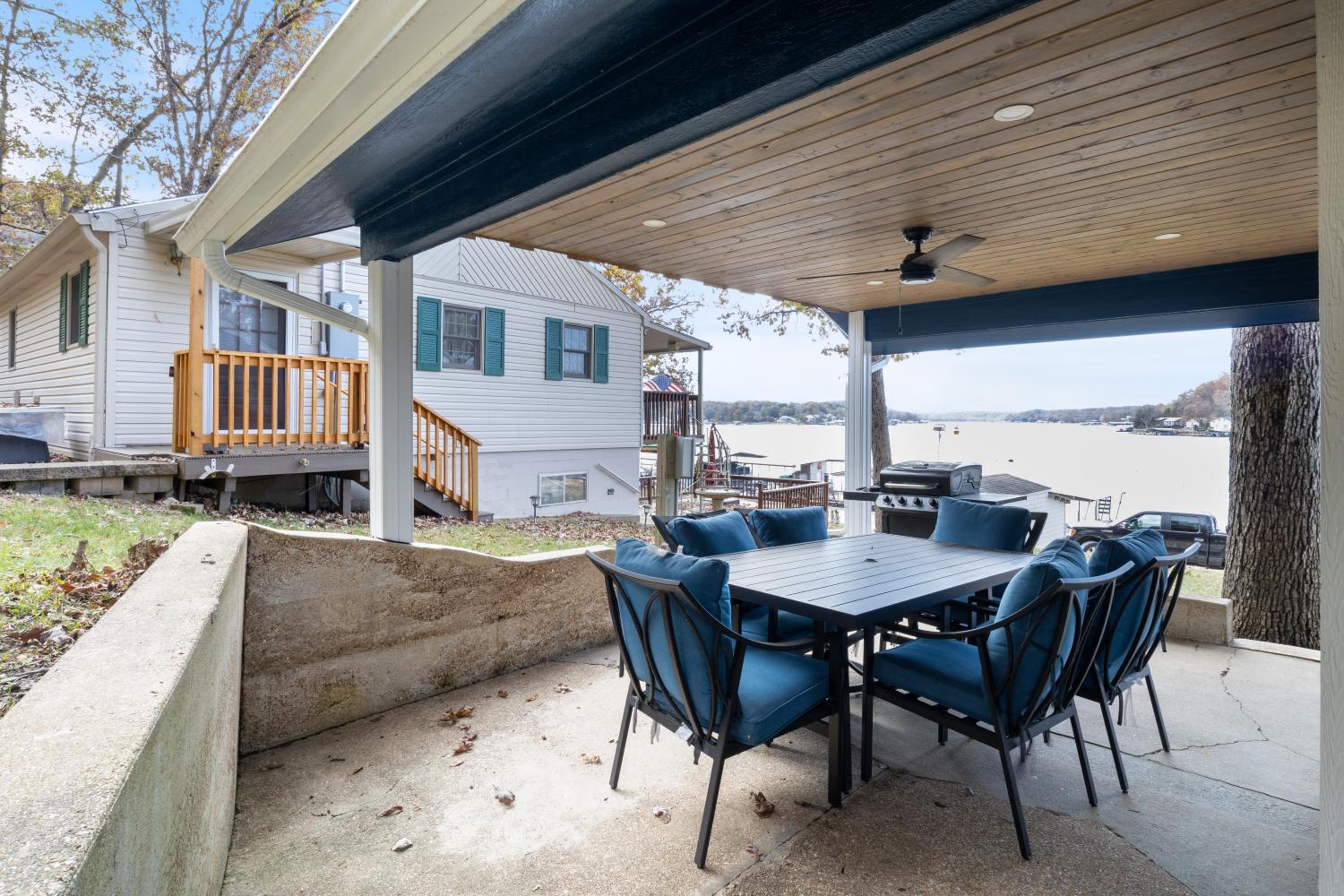 Sunset & Lake Views, Outdoor Dining & Seats