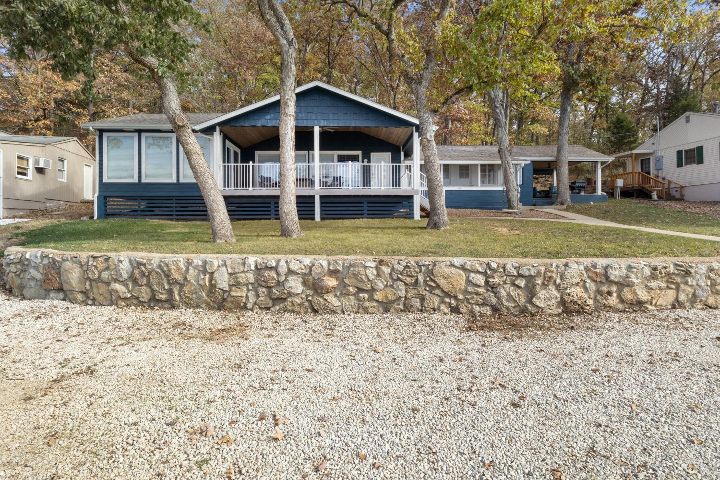 Sunset & Lake Views, Outdoor Dining & Seats
