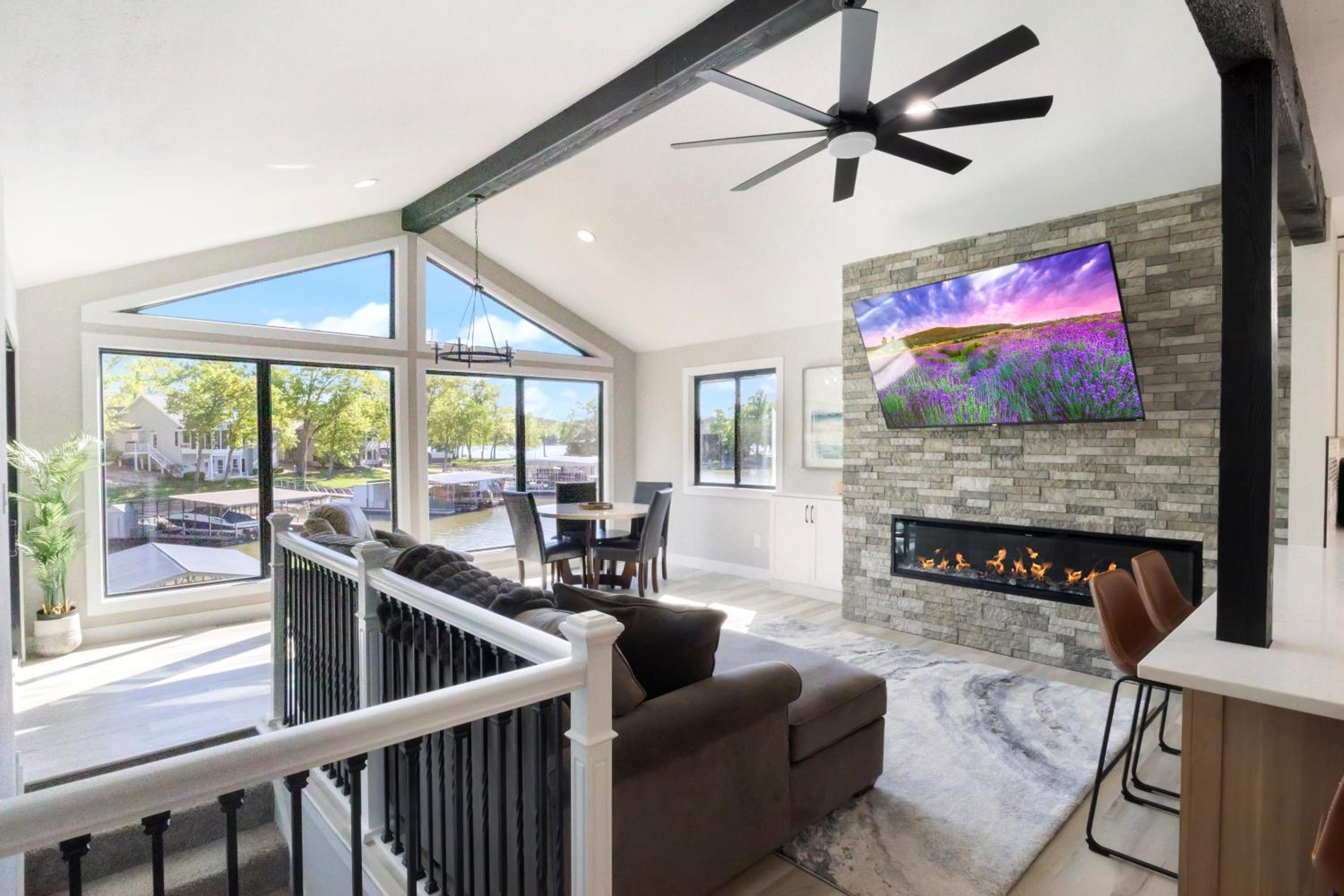 Firepit, Hot Tub, Games In & Out, Spacious