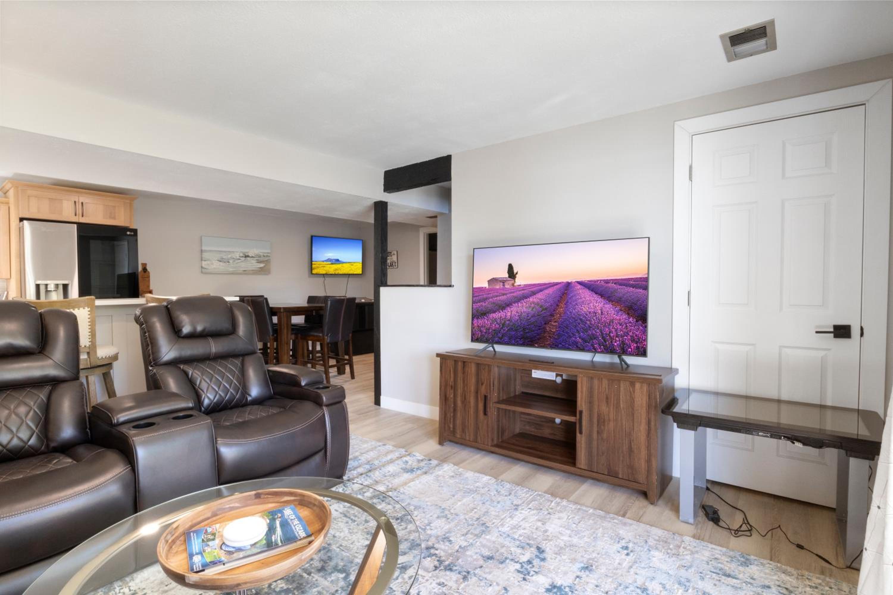 Firepit, Hot Tub, Games In & Out, Spacious
