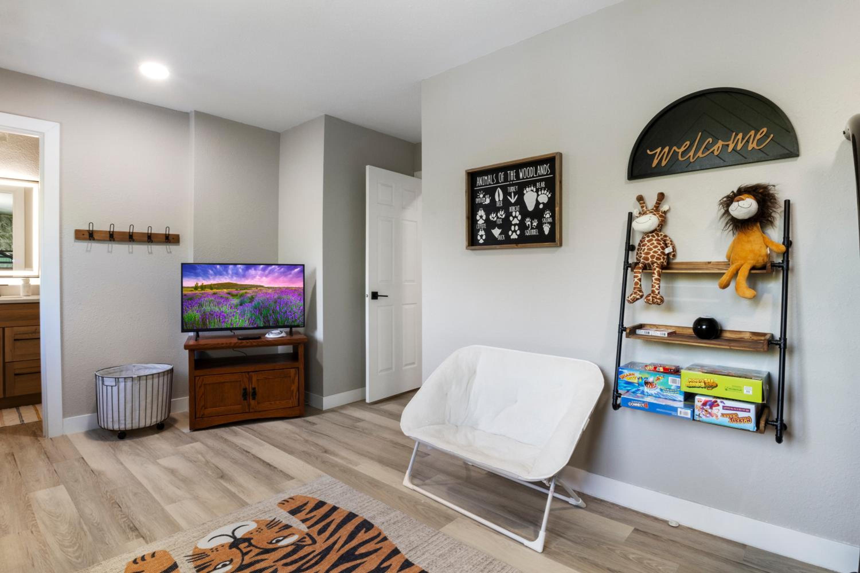 Firepit, Hot Tub, Games In & Out, Spacious