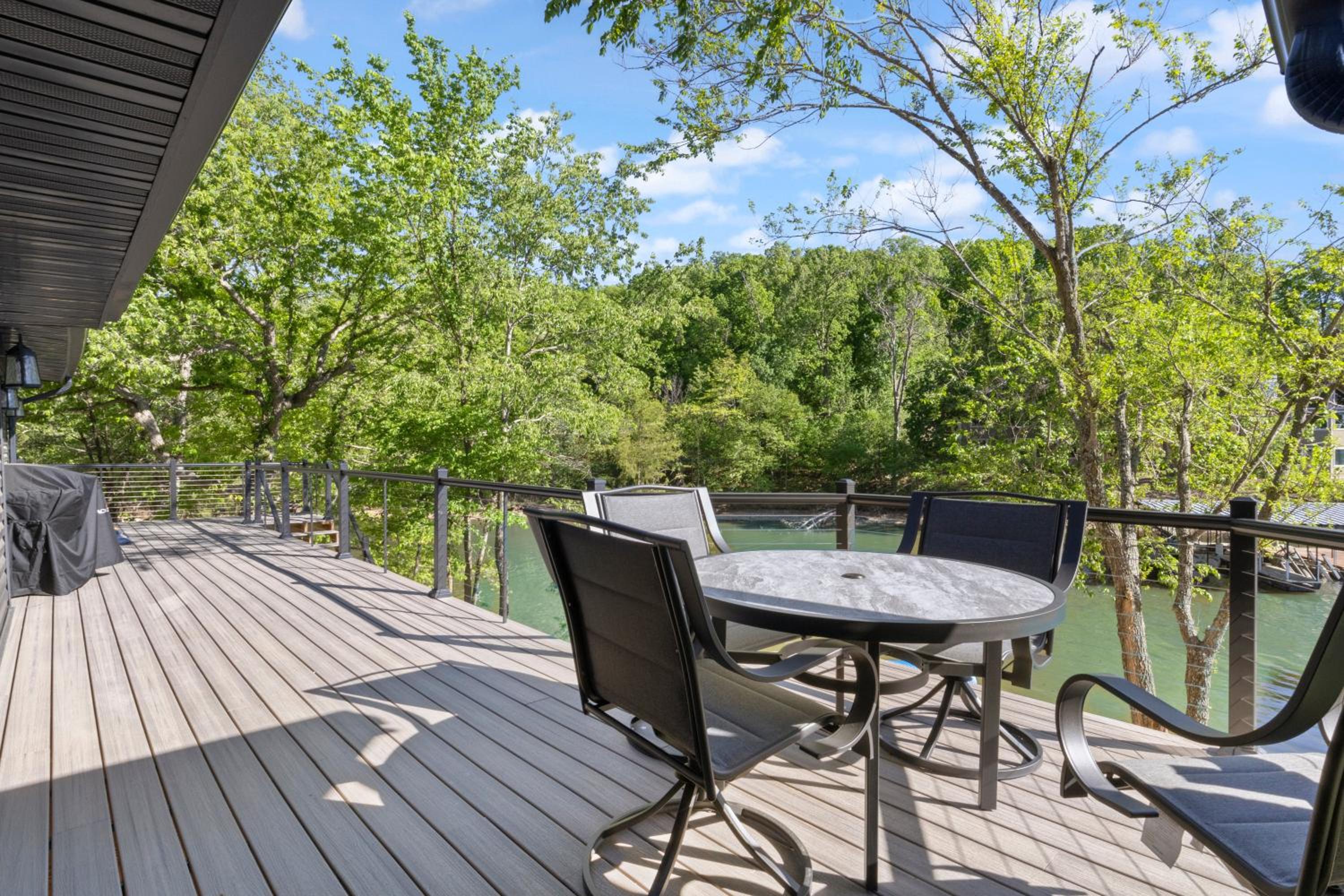 Firepit, Hot Tub, Games In & Out, Spacious