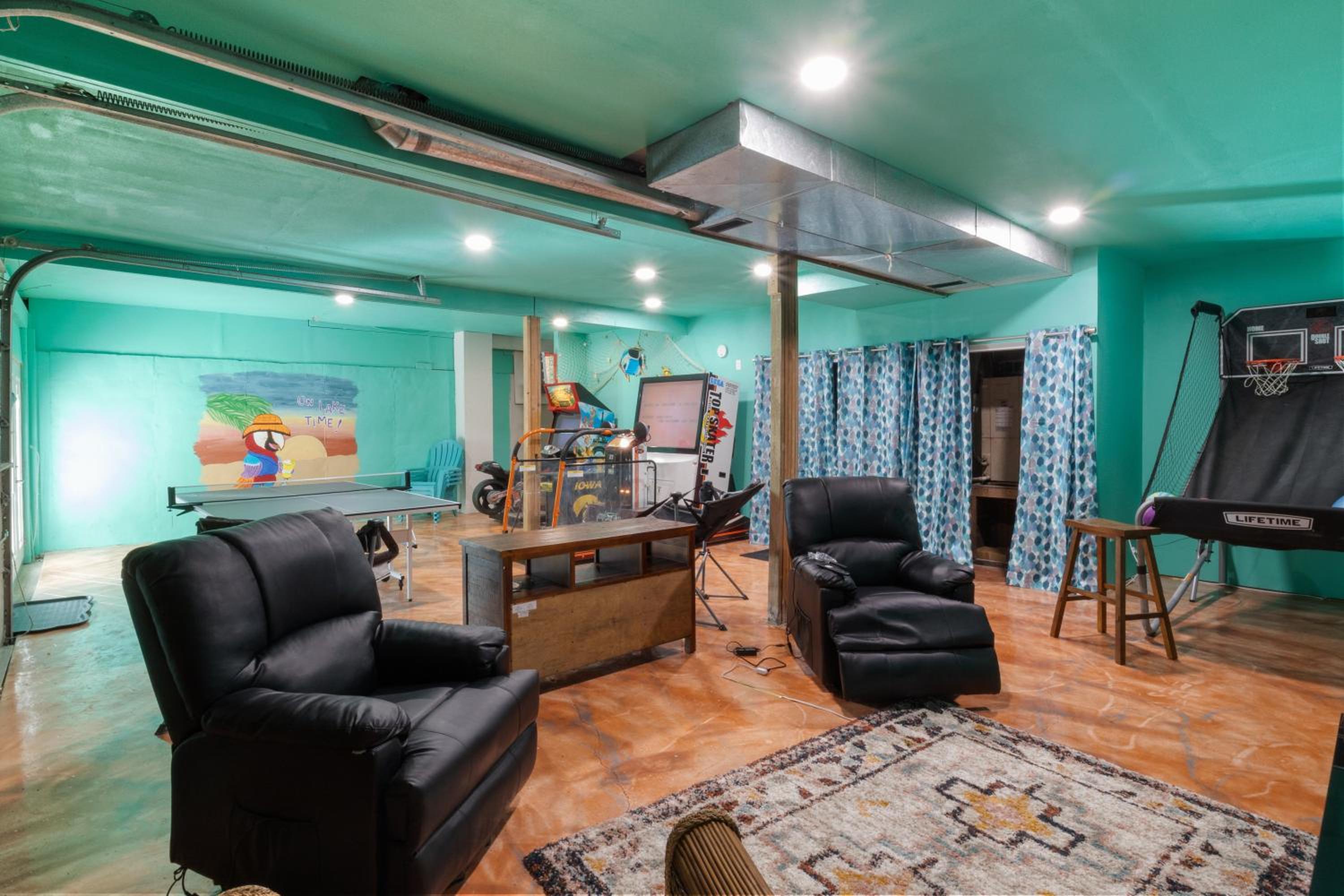 Firepit, Hot Tub, Games In & Out, Spacious