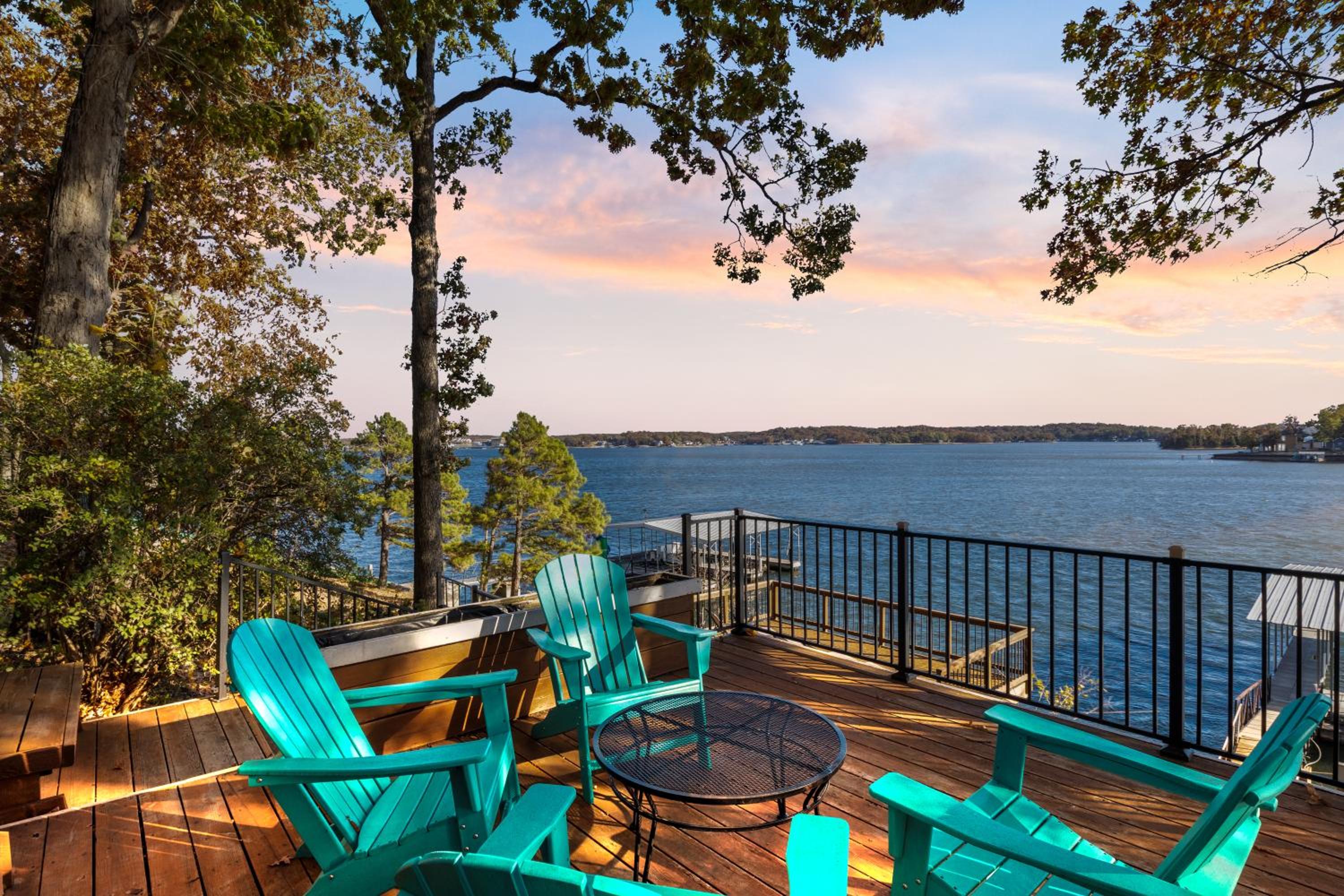 Firepit, Spacious Decks, Breathtaking Views