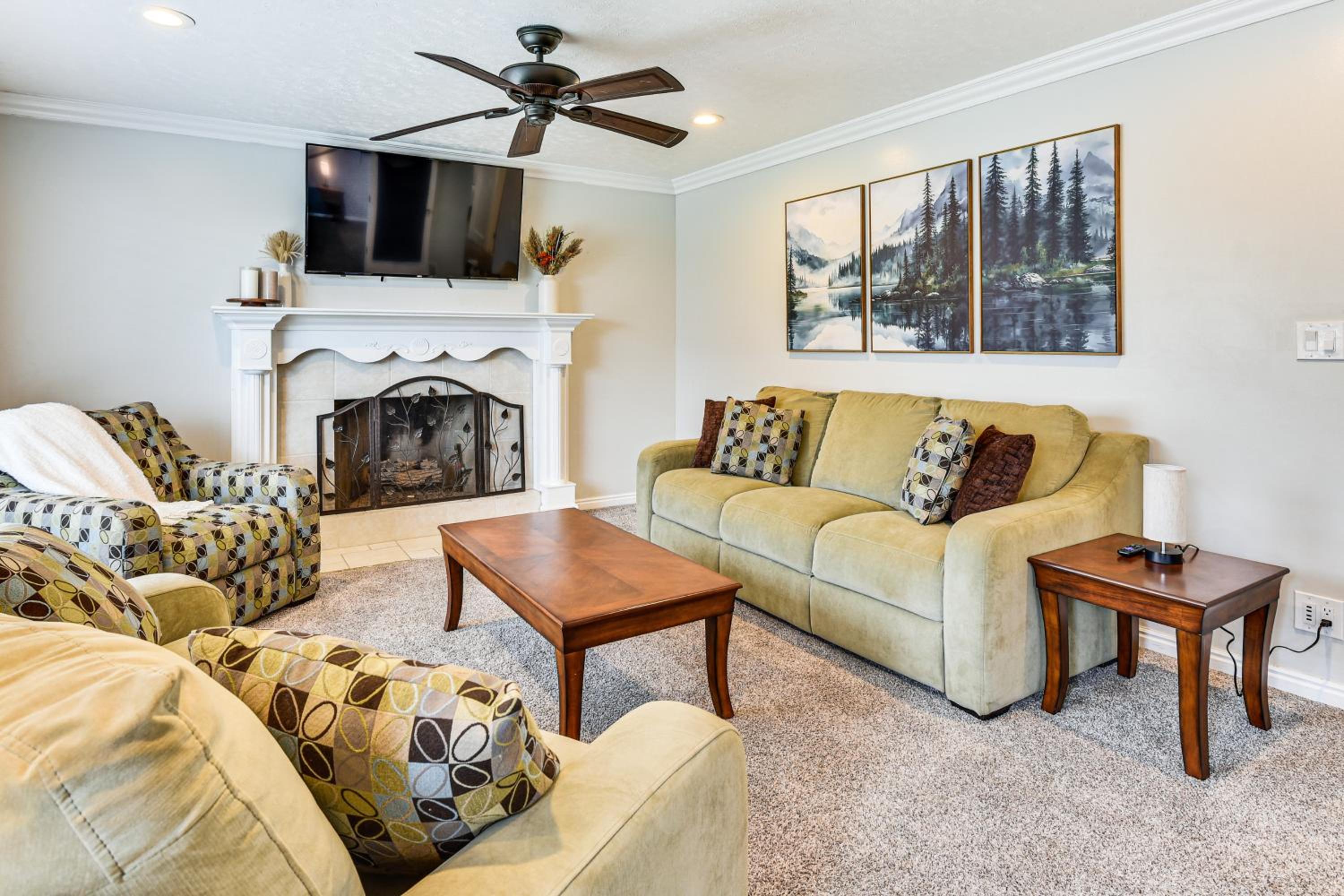 Mountain-View Retreat with Hot Tub in Centerville!