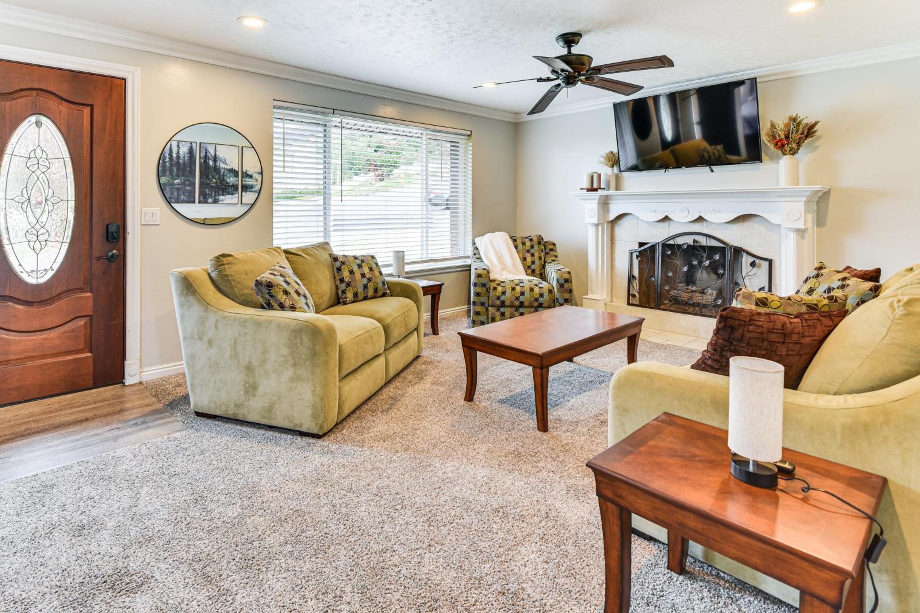 Mountain-View Retreat with Hot Tub in Centerville!