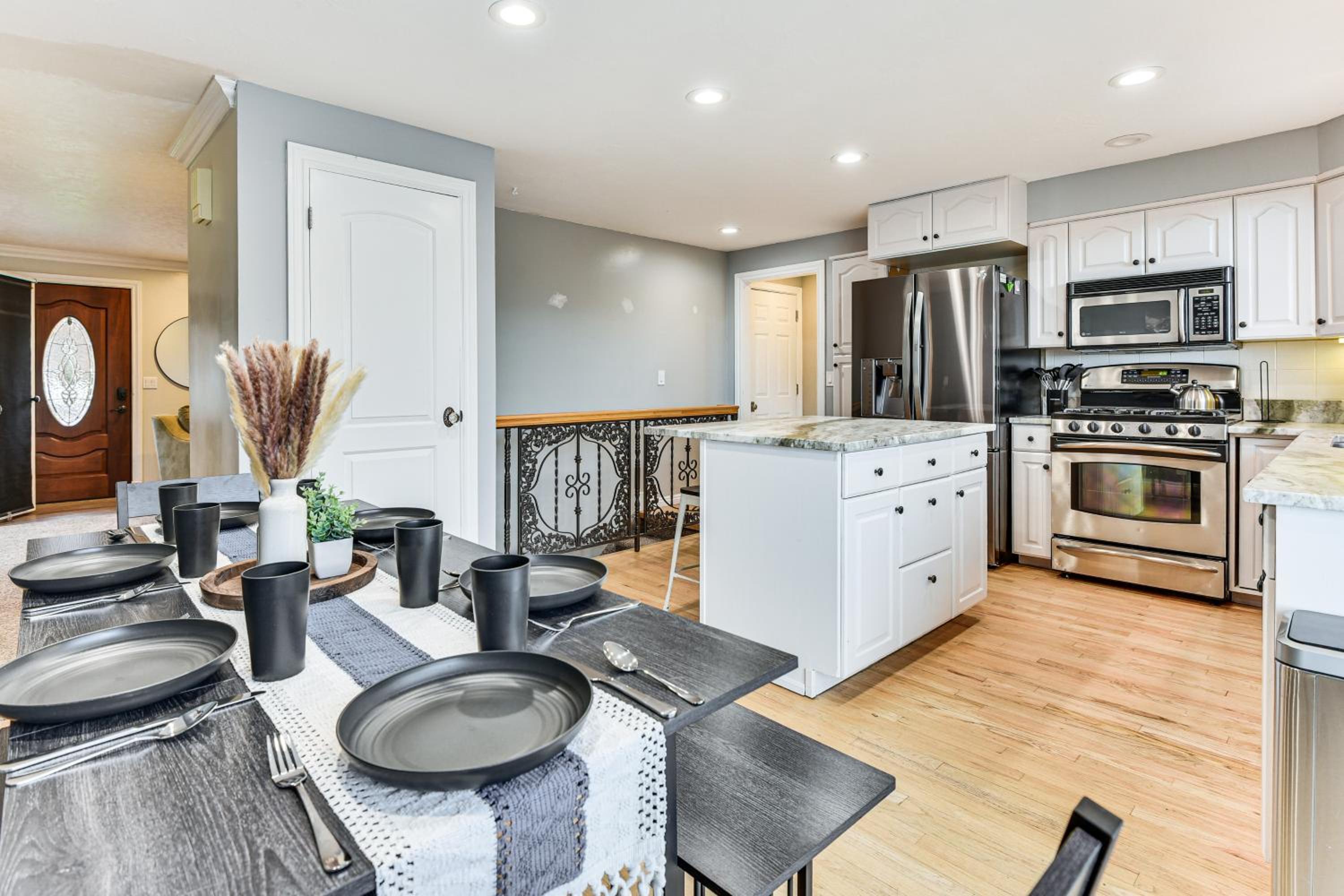 Mountain-View Retreat with Hot Tub in Centerville!