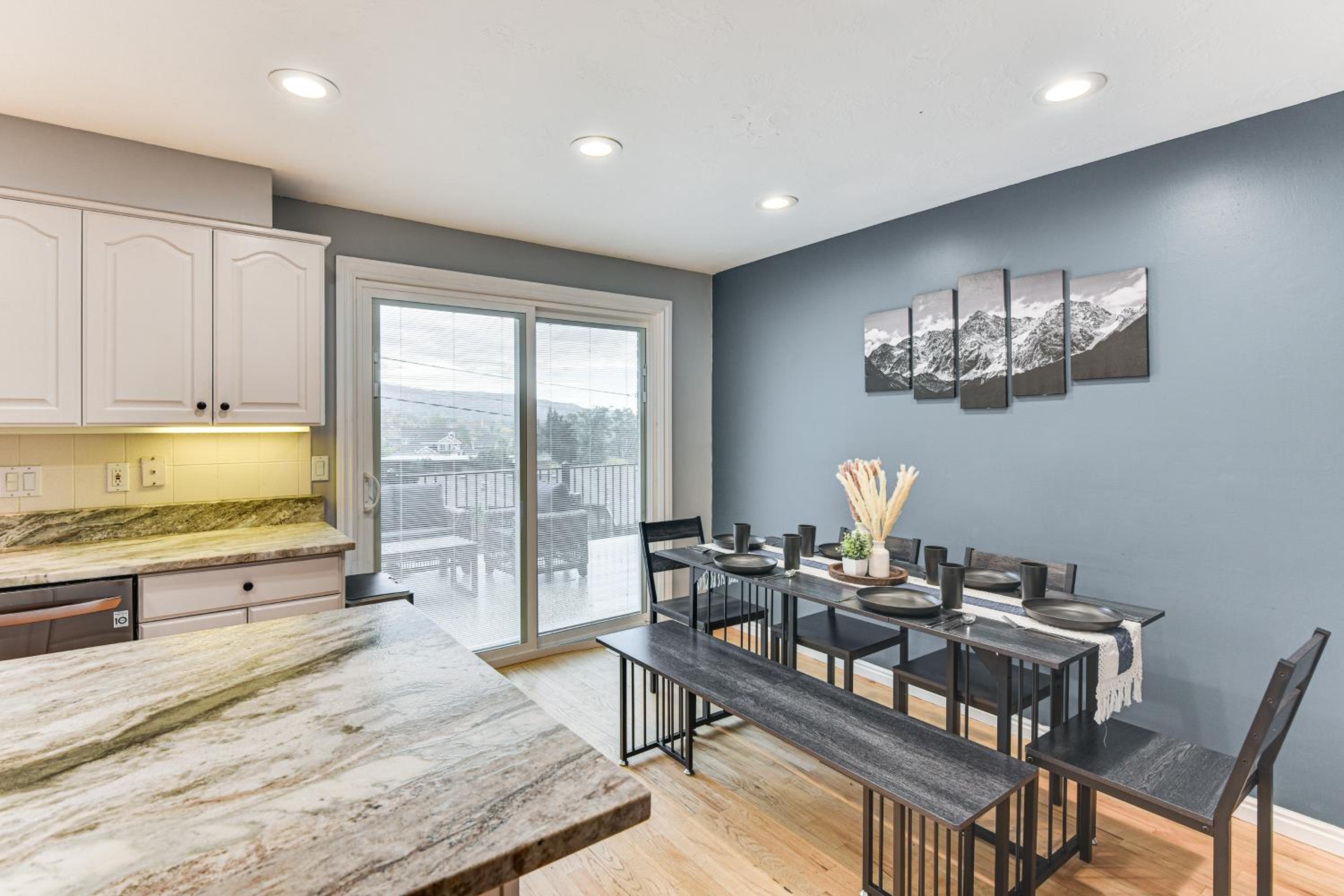 Mountain-View Retreat with Hot Tub in Centerville!