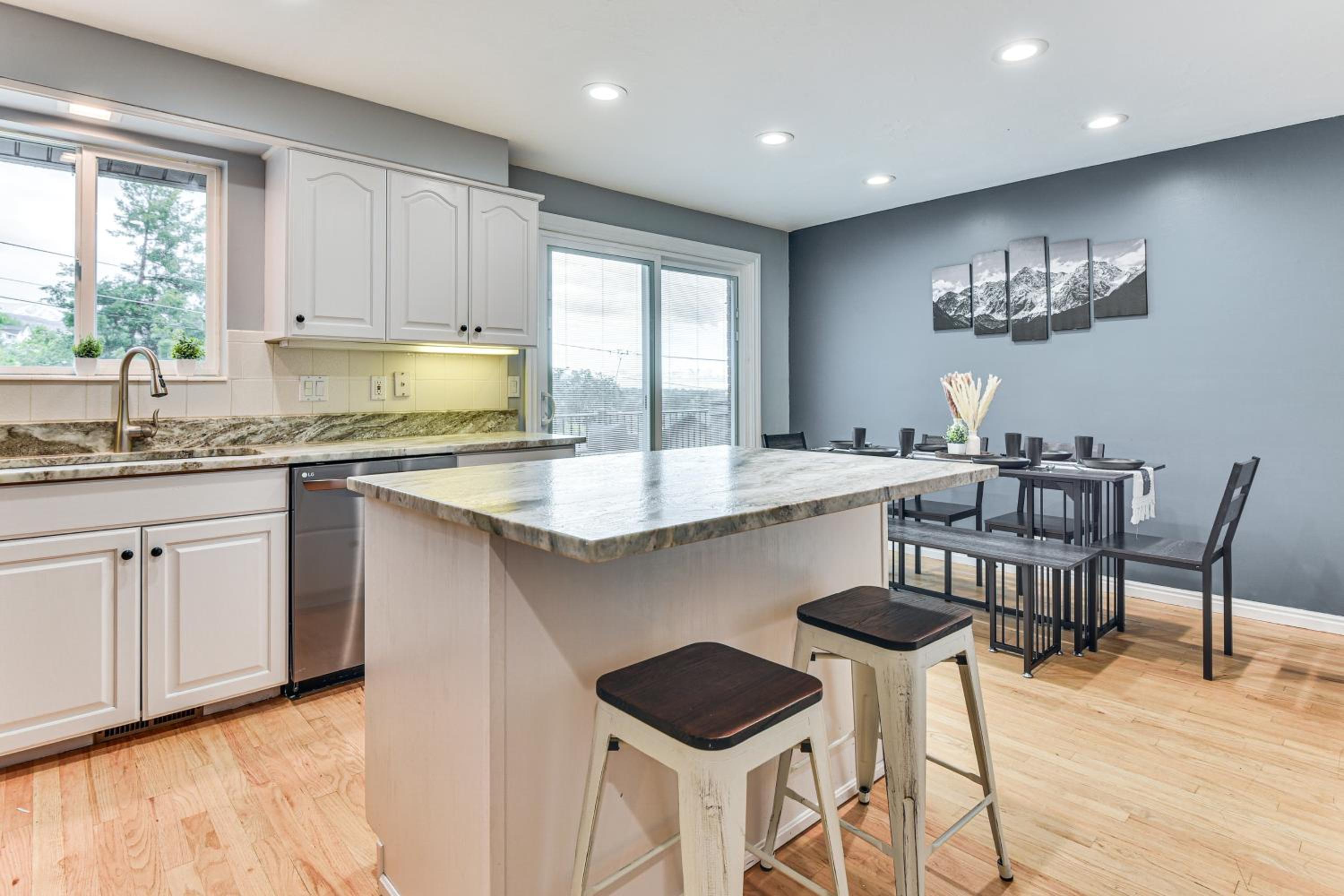 Mountain-View Retreat with Hot Tub in Centerville!