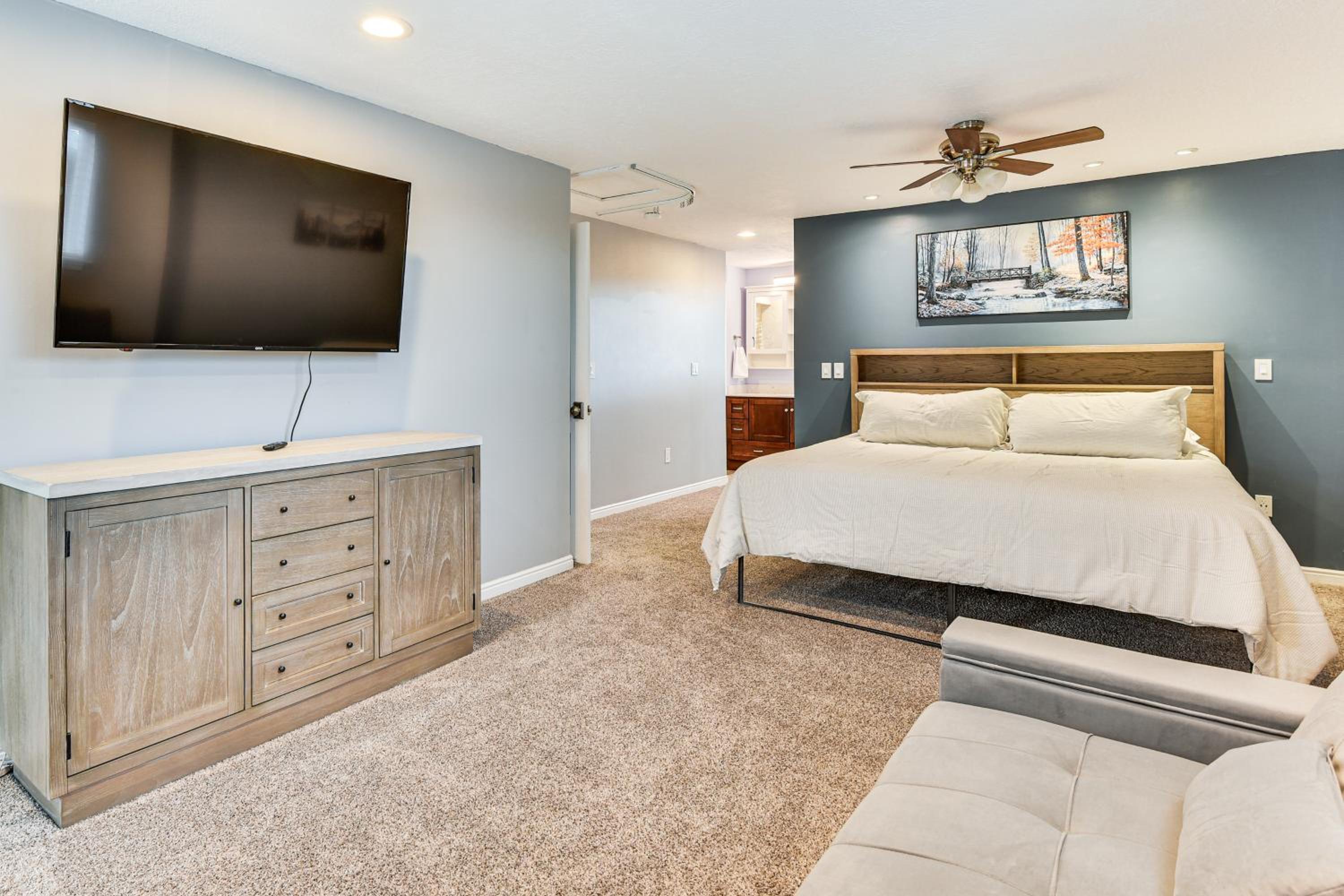 Mountain-View Retreat with Hot Tub in Centerville!