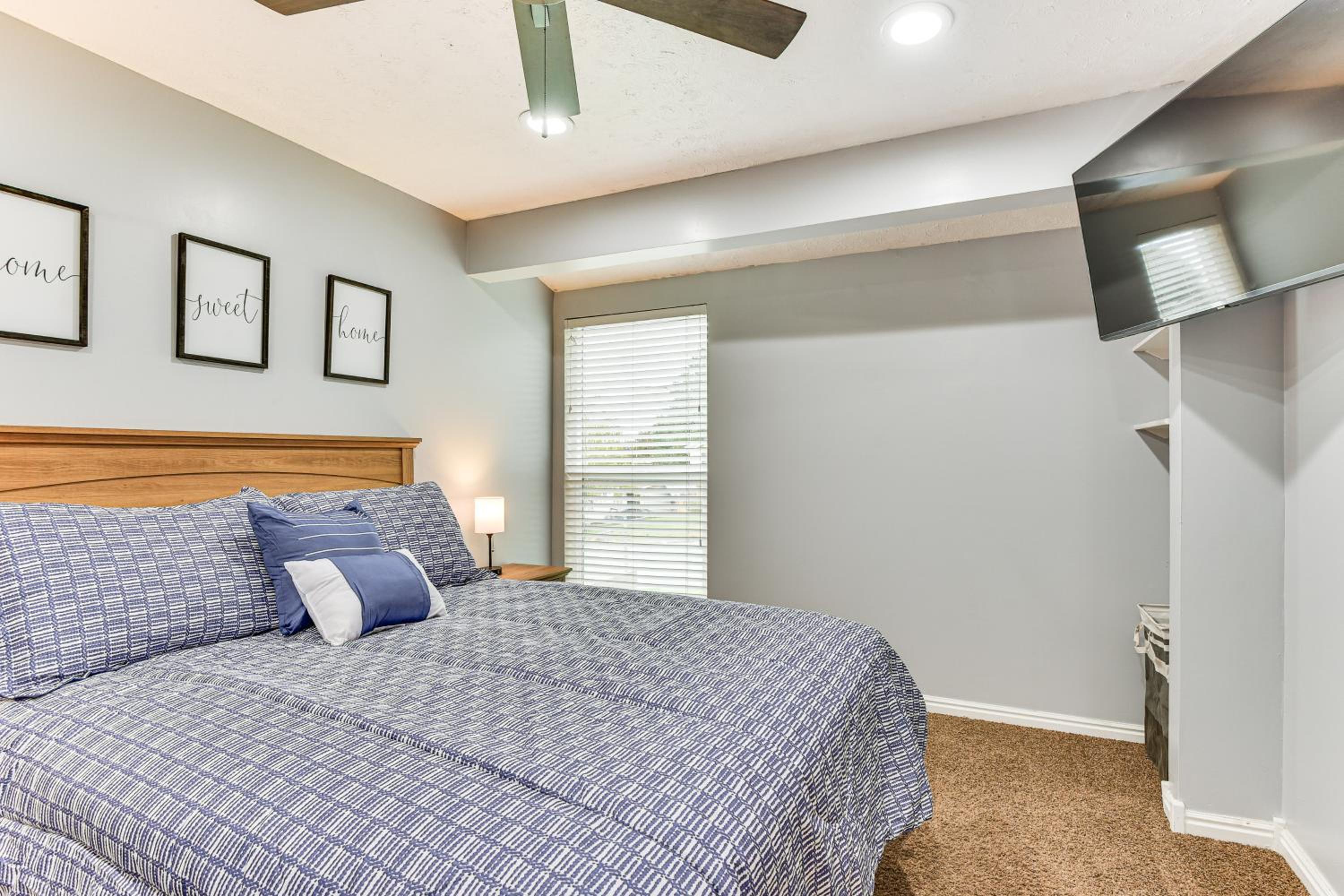 Mountain-View Retreat with Hot Tub in Centerville!