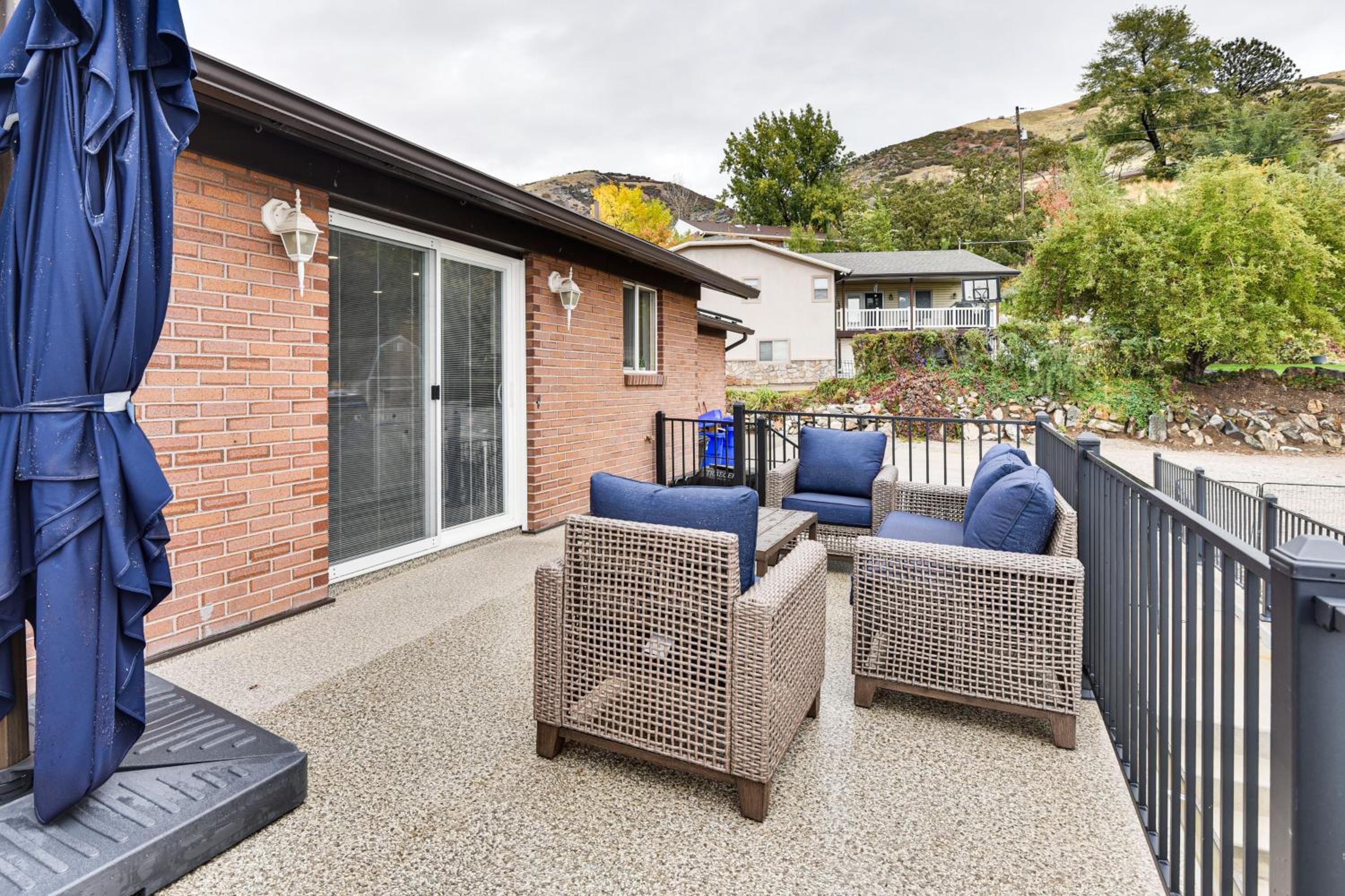 Mountain-View Retreat with Hot Tub in Centerville!