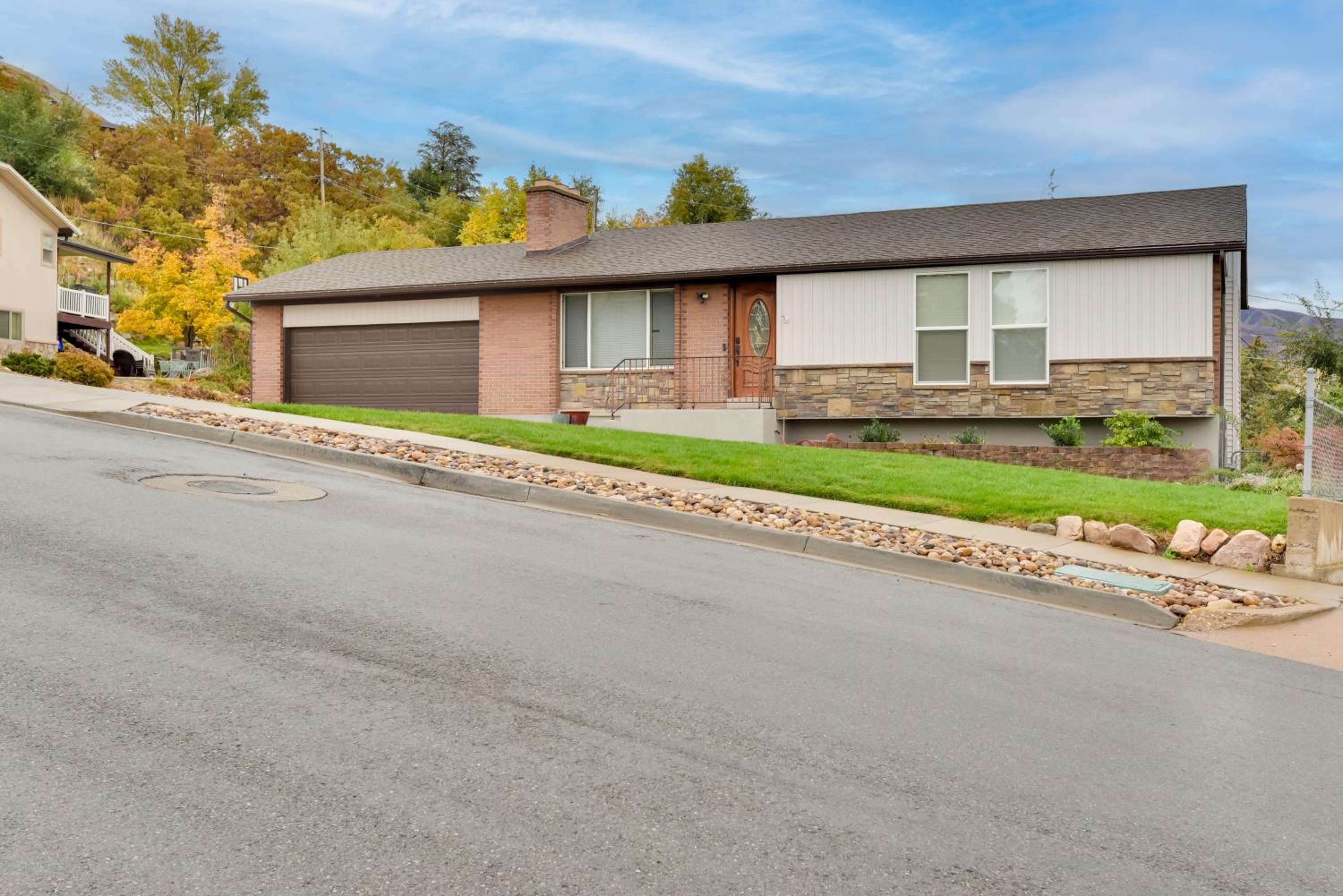 Mountain-View Retreat with Hot Tub in Centerville!
