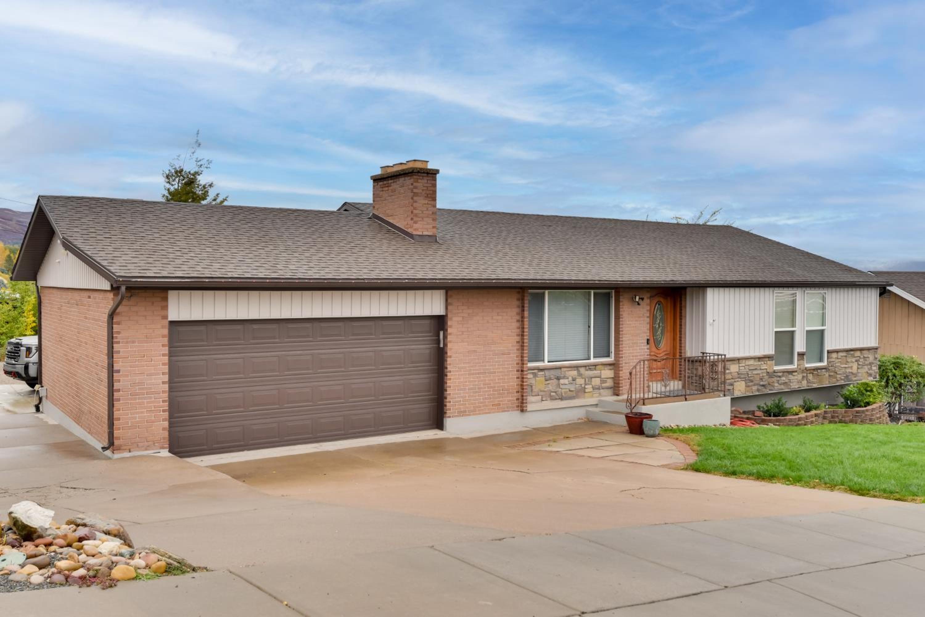 Mountain-View Retreat with Hot Tub in Centerville!