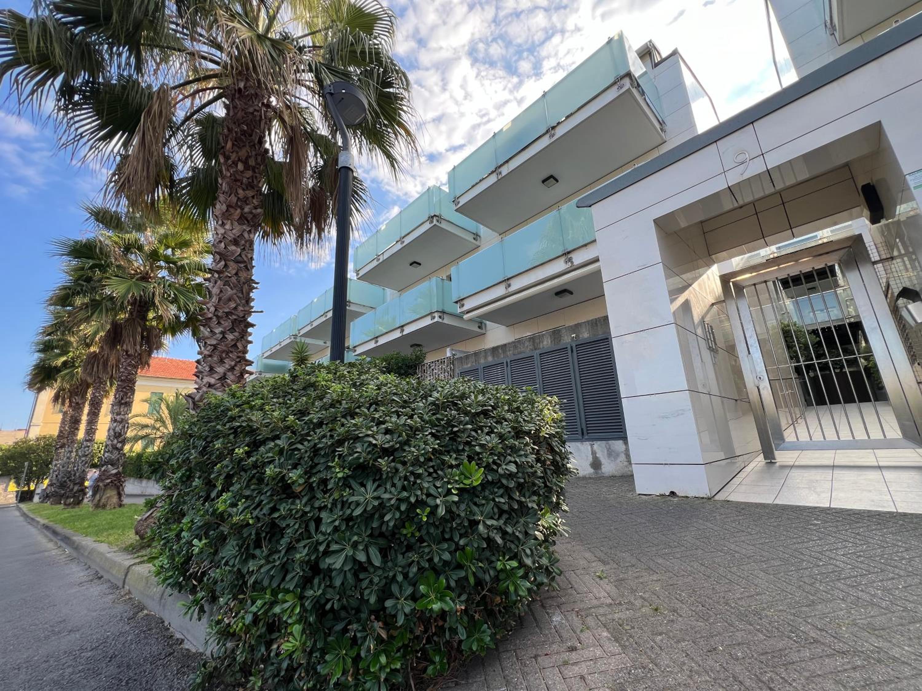Palm Grove House con terrazzo e box privato