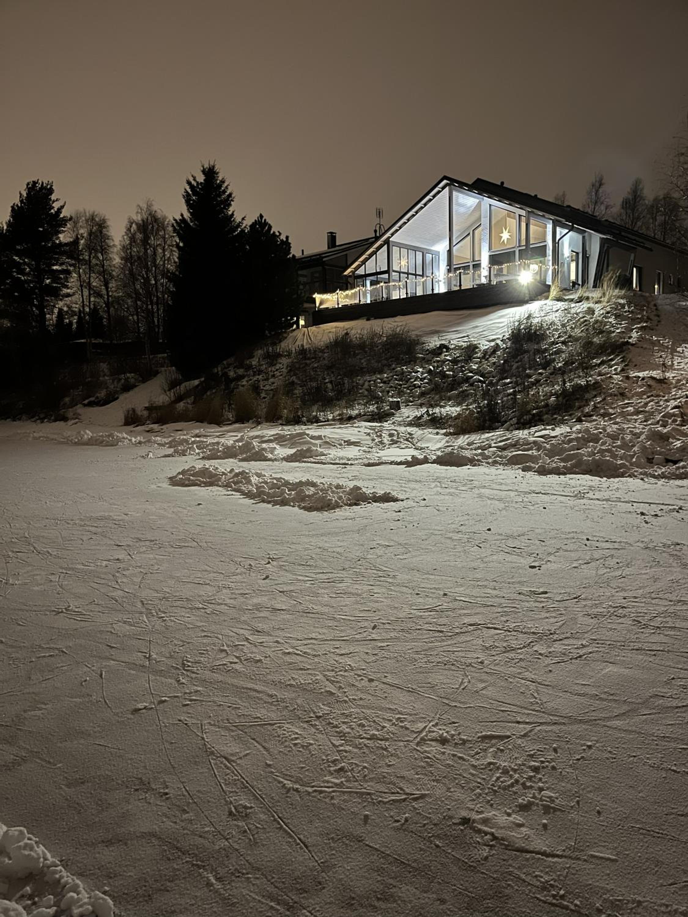 Aurora Arctic Riverside Villa