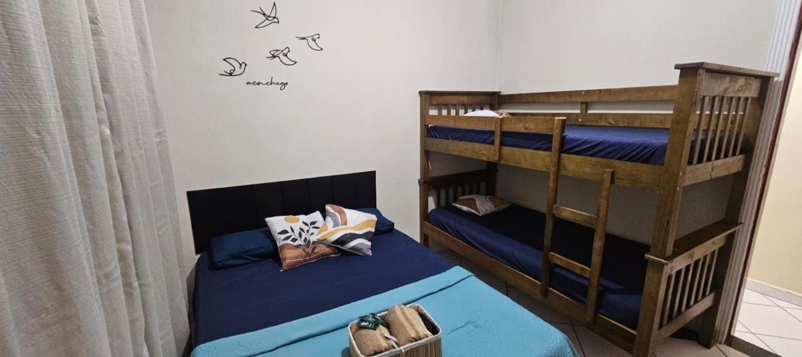 Pousada II House Beach Brasil , Suites com banheiros Privativos, PISCINA com cascata e área familiar para churrasco, Garage GRATUITA, próx-praia da Aviação