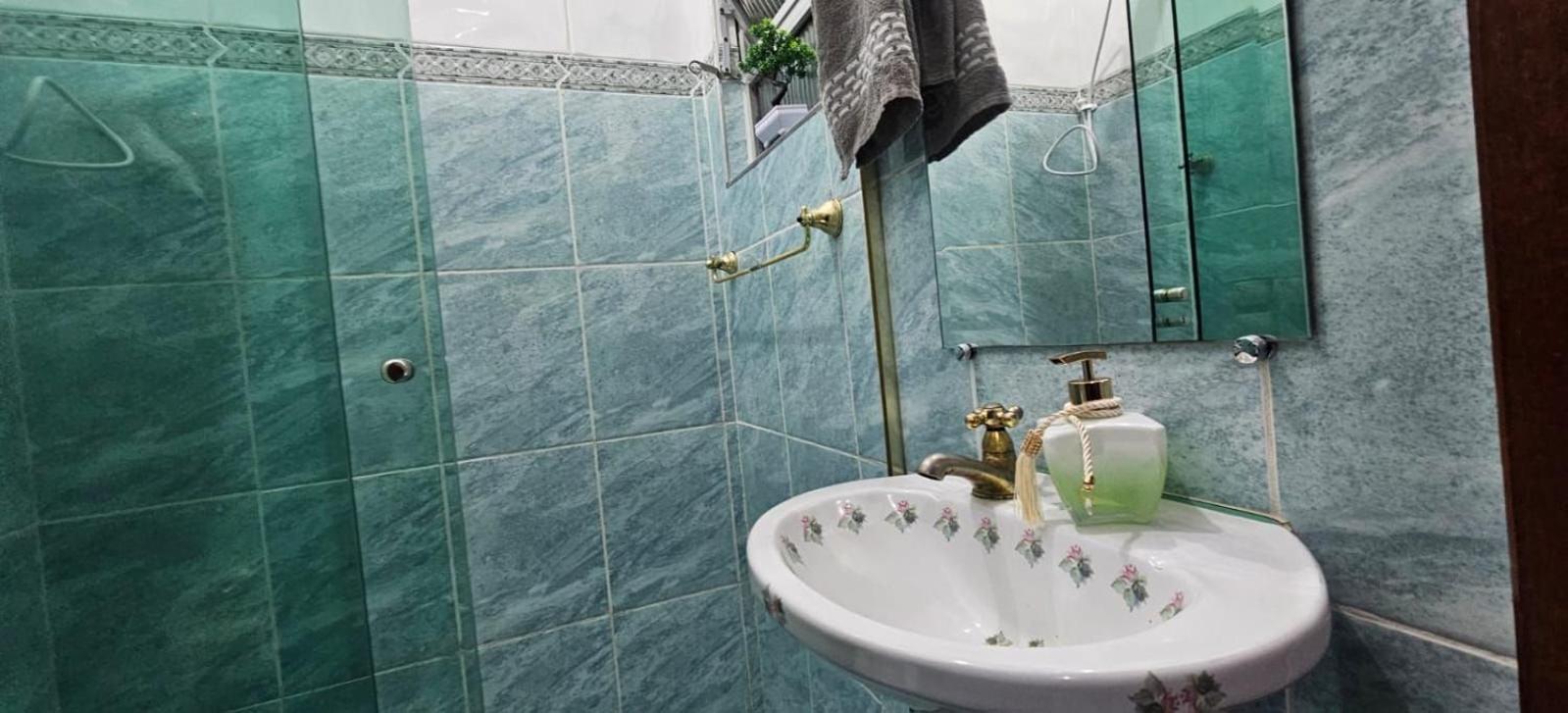 Pousada II House Beach Brasil , Suites com banheiros Privativos, PISCINA com cascata e área familiar para churrasco, Garage GRATUITA, próx-praia da Aviação