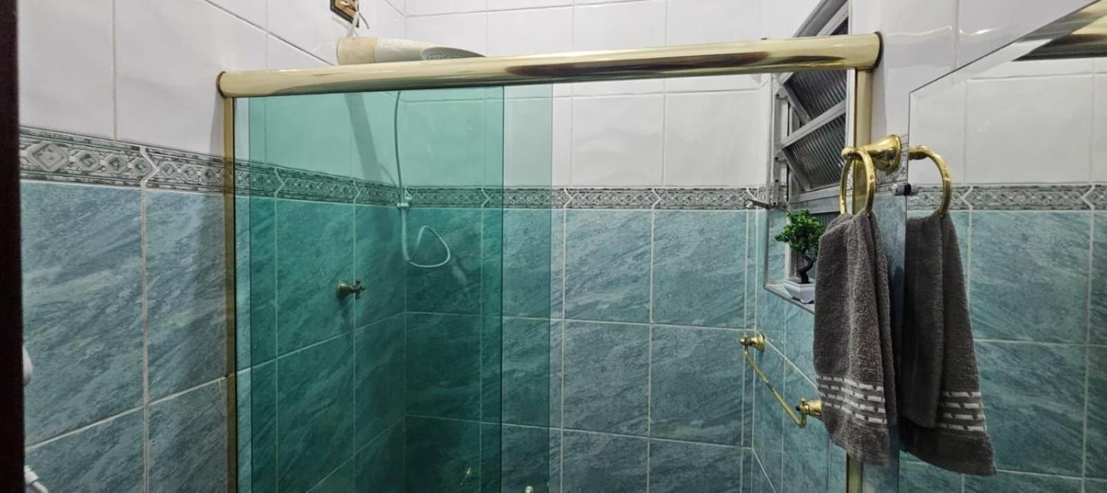 Pousada II House Beach Brasil , Suites com banheiros Privativos, PISCINA com cascata e área familiar para churrasco, Garage GRATUITA, próx-praia da Aviação