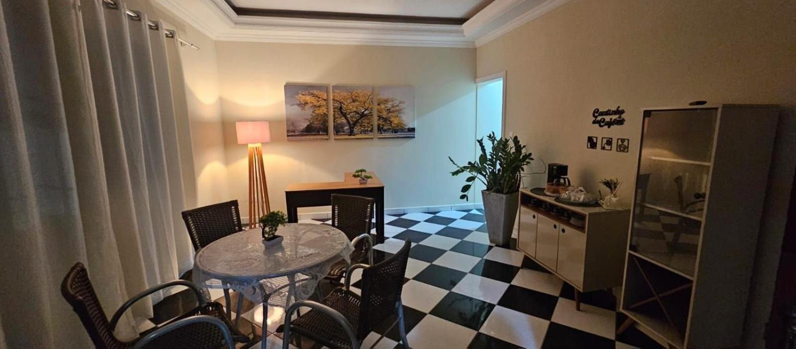 Pousada II House Beach Brasil , Suites com banheiros Privativos, PISCINA com cascata e área familiar para churrasco, Garage GRATUITA, próx-praia da Aviação
