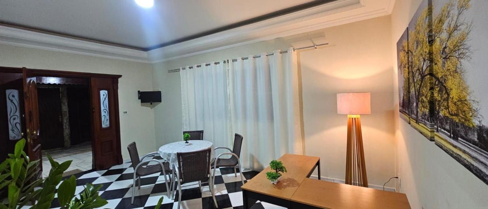 Pousada II House Beach Brasil , Suites com banheiros Privativos, PISCINA com cascata e área familiar para churrasco, Garage GRATUITA, próx-praia da Aviação