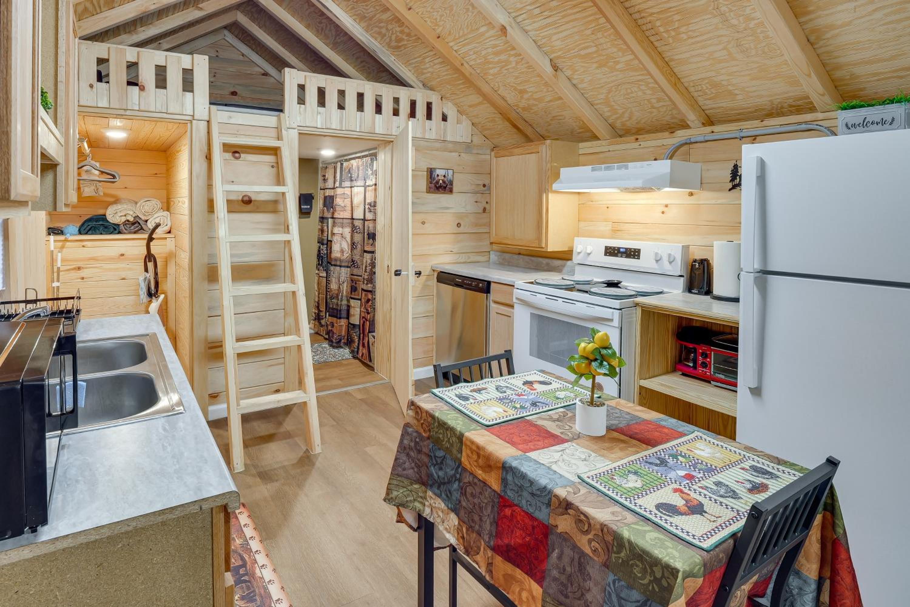 Waterfall Hikes and Fairways Quiet Crossville Cabin
