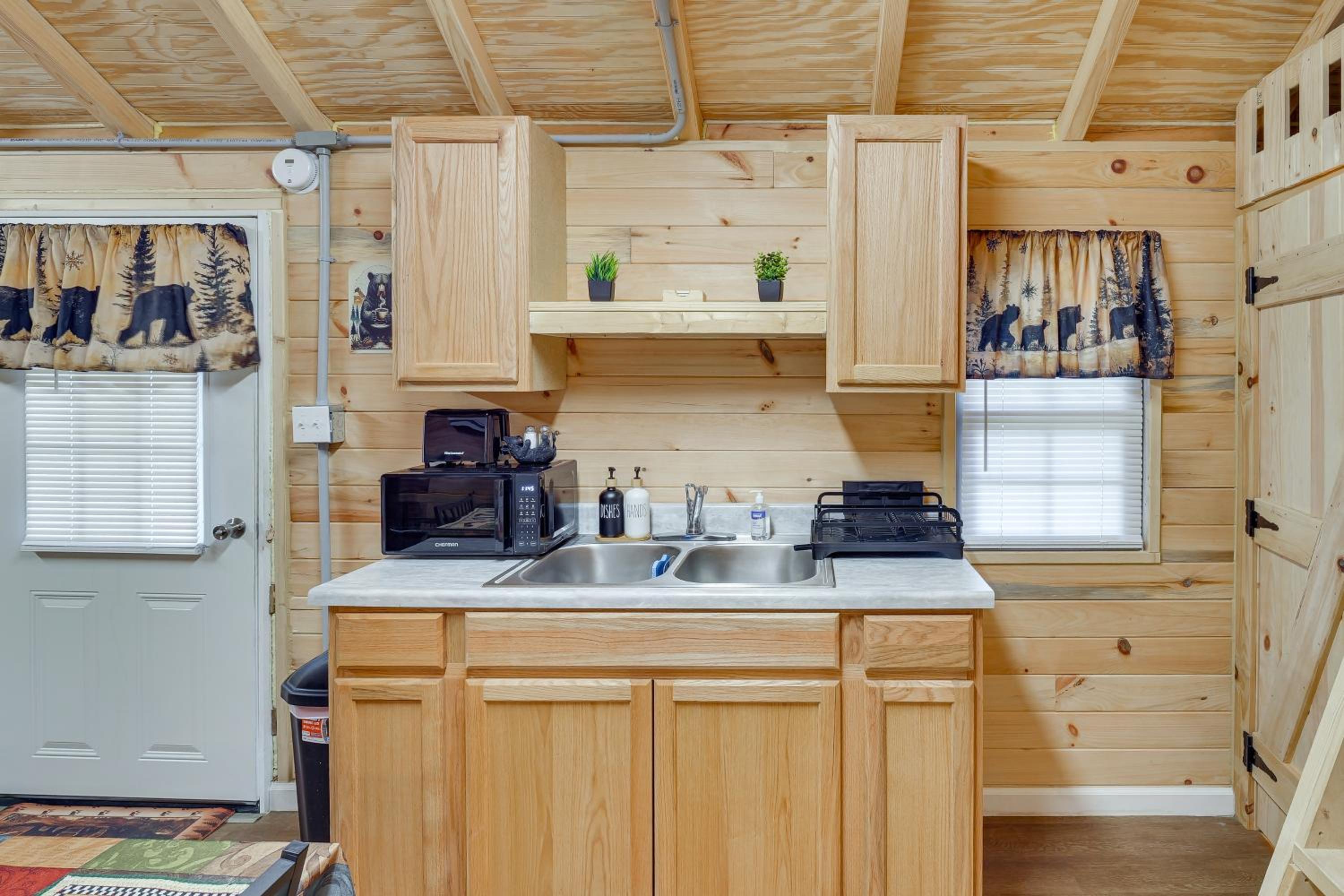 Waterfall Hikes and Fairways Quiet Crossville Cabin