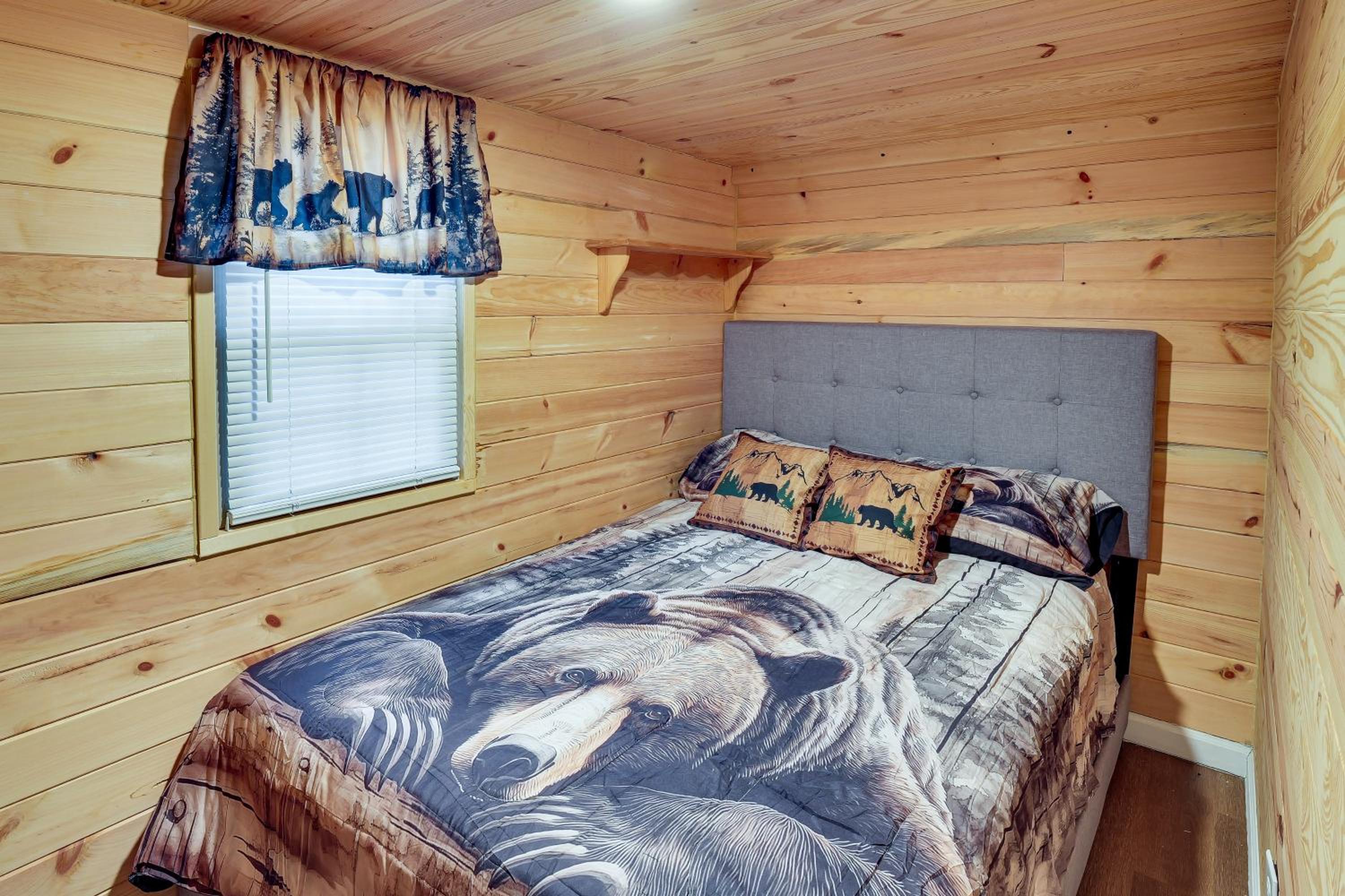 Waterfall Hikes and Fairways Quiet Crossville Cabin