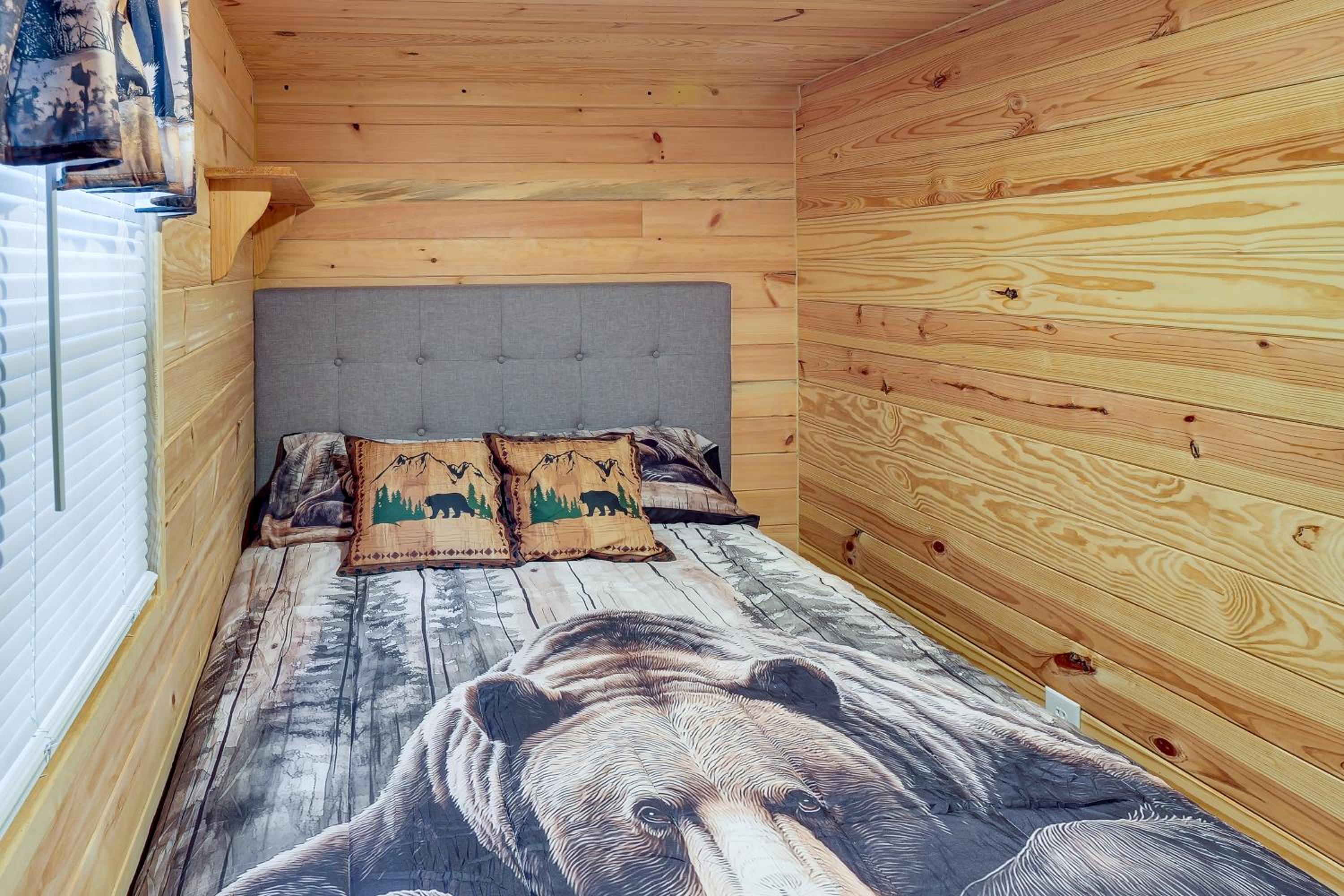 Waterfall Hikes and Fairways Quiet Crossville Cabin