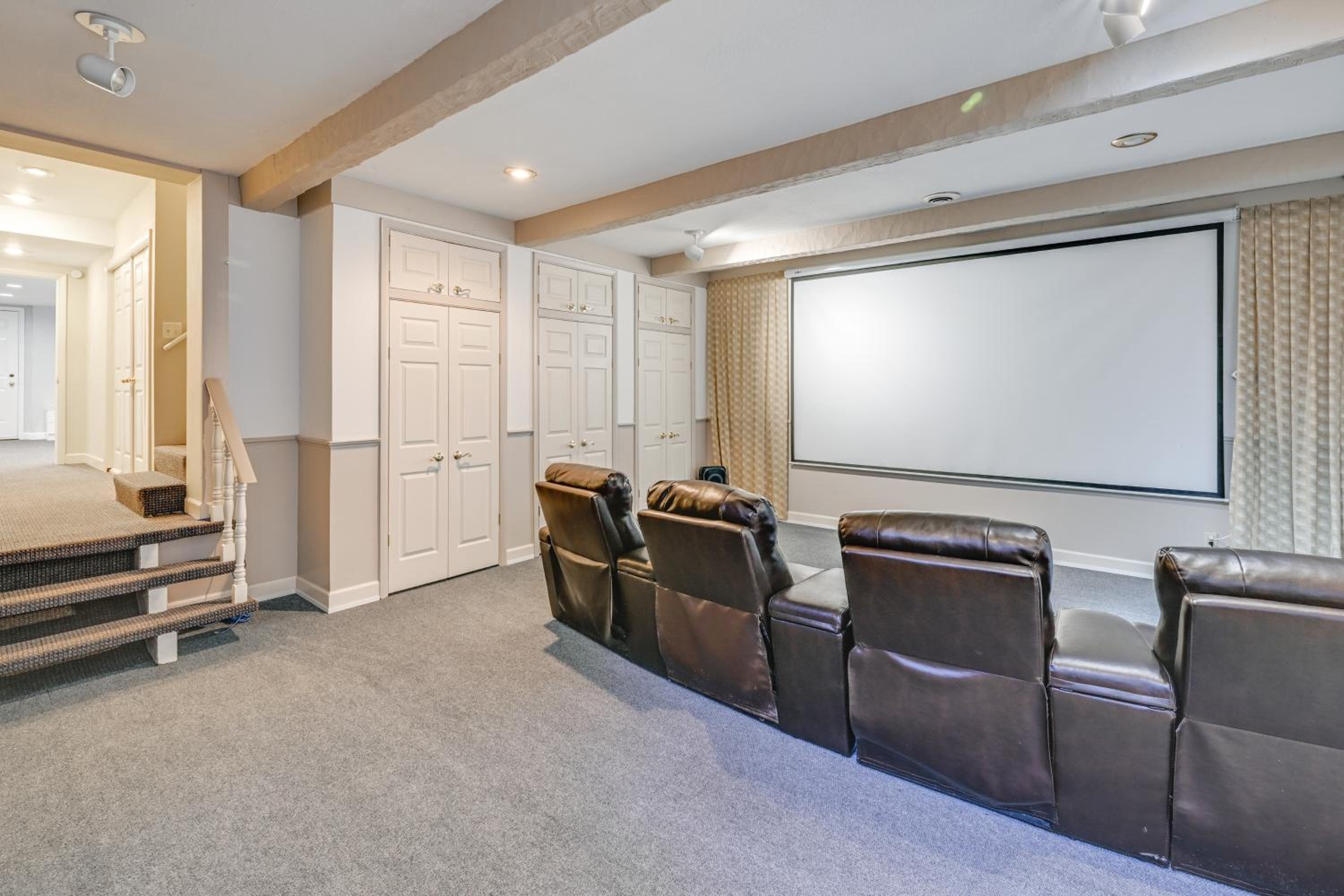 Pet Friendly Private Pool and Home Theater