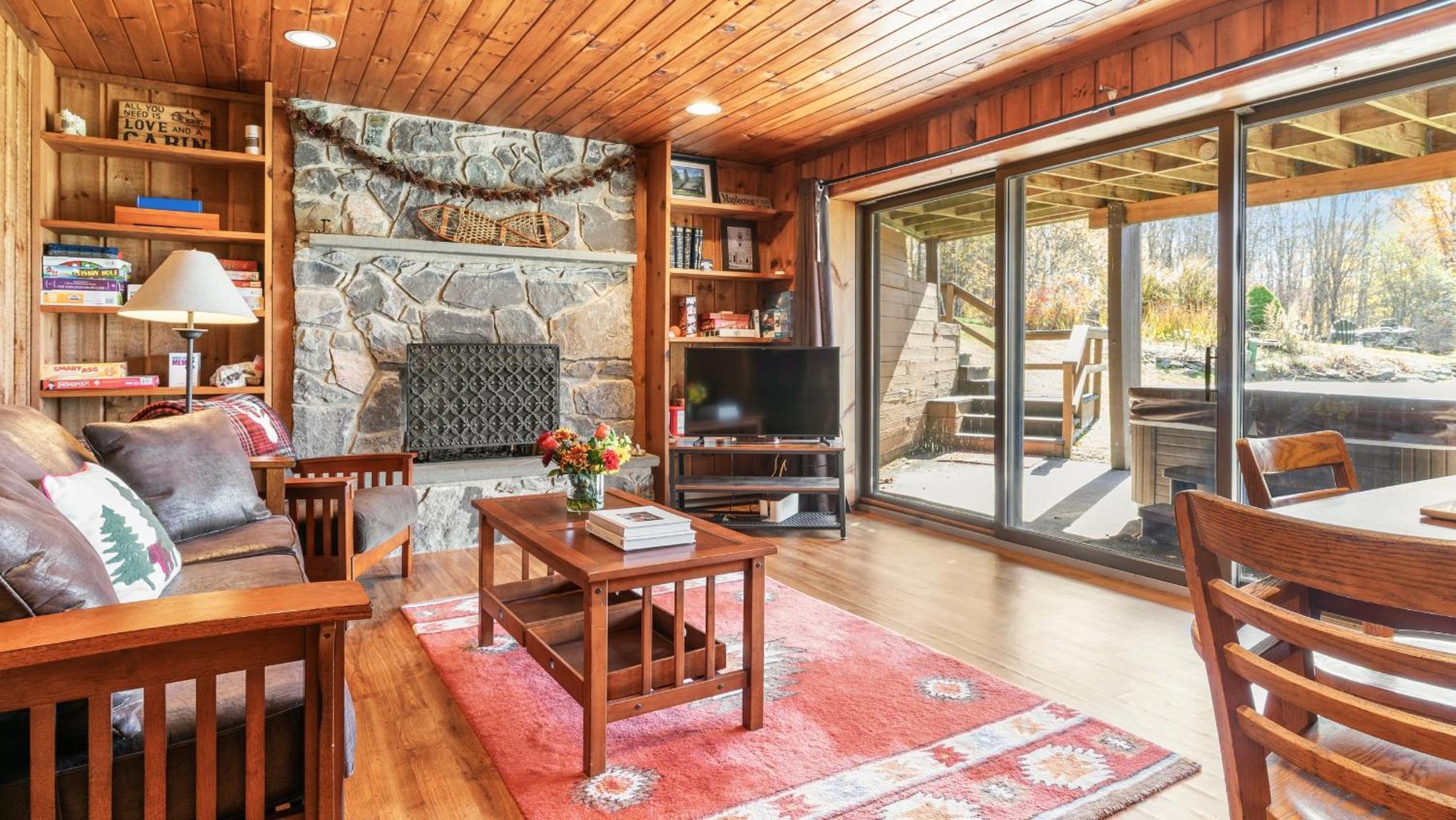 Secluded Retreat w Pool Hot Tub Fire Pit Views Windham Mountain House