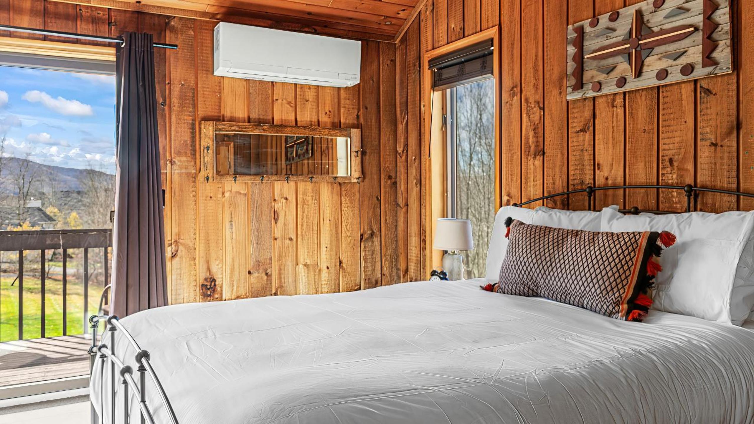 Secluded Retreat w Pool Hot Tub Fire Pit Views Windham Mountain House