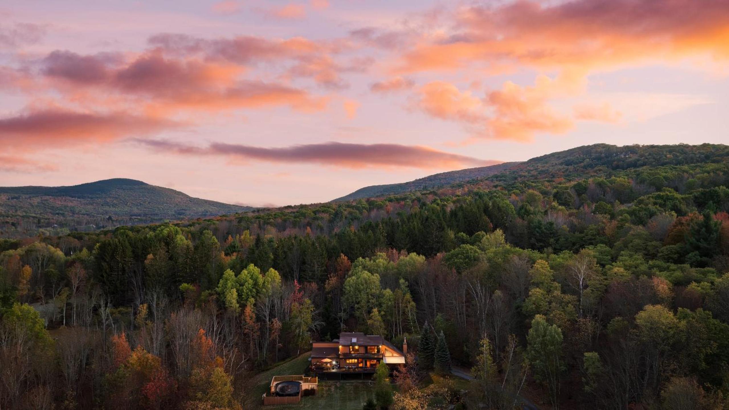 Secluded Retreat w Pool Hot Tub Fire Pit Views Windham Mountain House