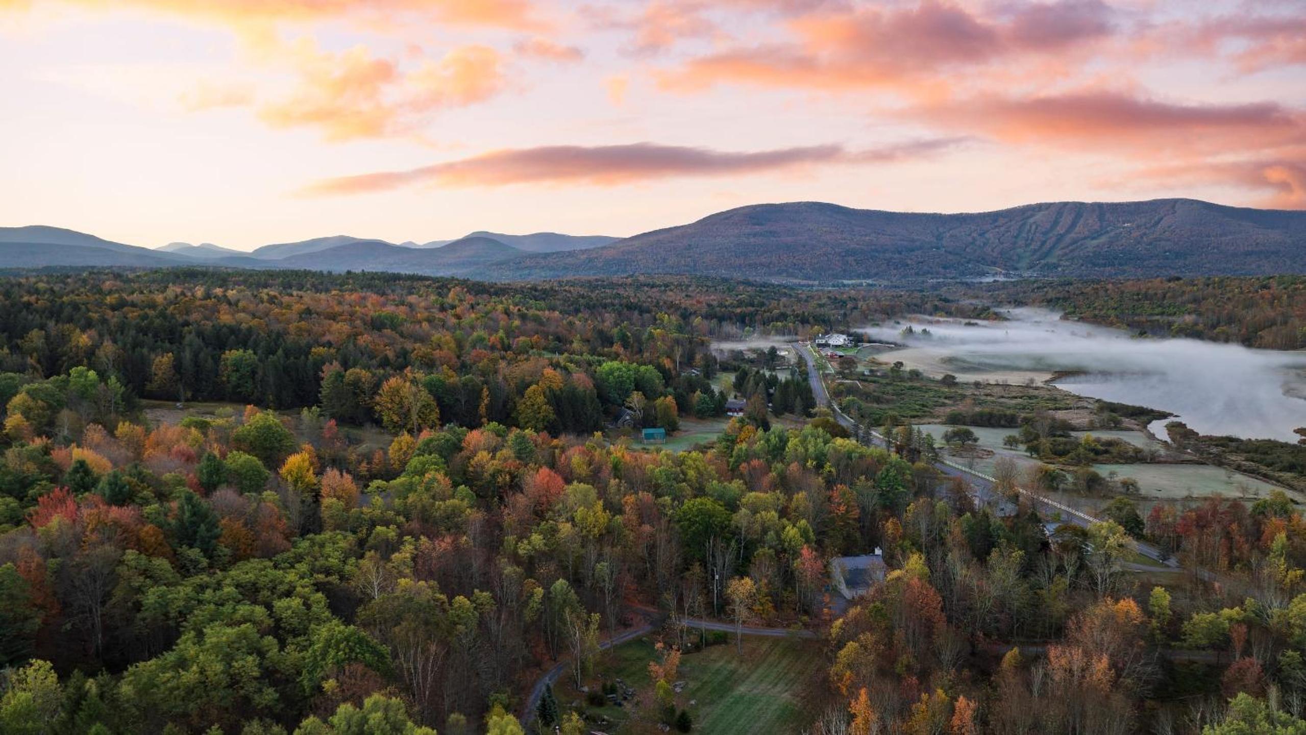 Secluded Retreat w Pool Hot Tub Fire Pit Views Windham Mountain House