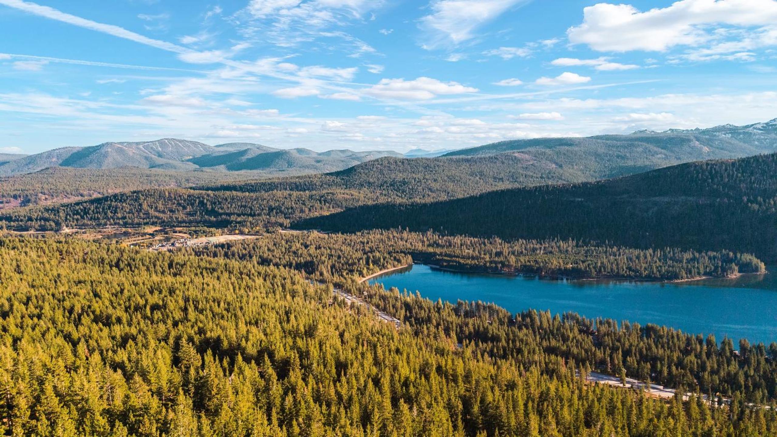 Hot Tub Sauna Forest Views in Tahoe Donner Cedar Summit by Avantstay
