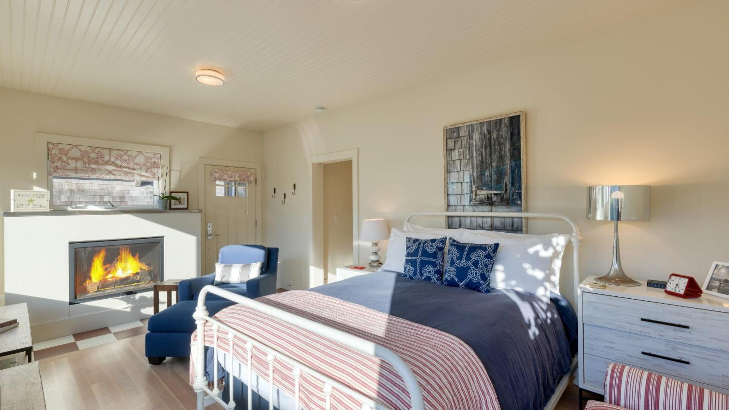 Beachside Retreat w Hot Tub Balcony Dining Blue-Ceiling Charm Sea Cured by AvantStay