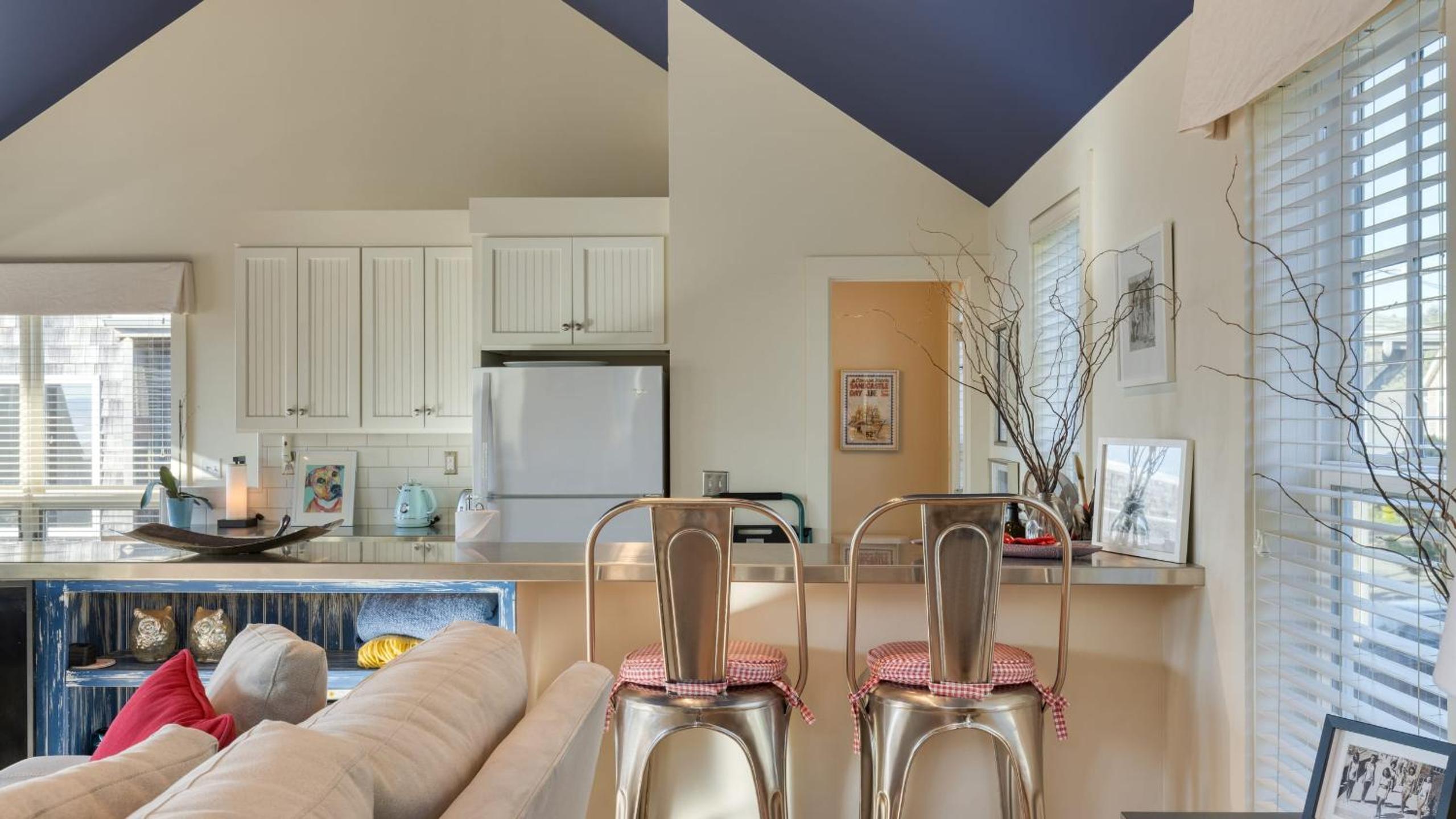 Beachside Retreat w Hot Tub Balcony Dining Blue-Ceiling Charm Sea Cured by AvantStay