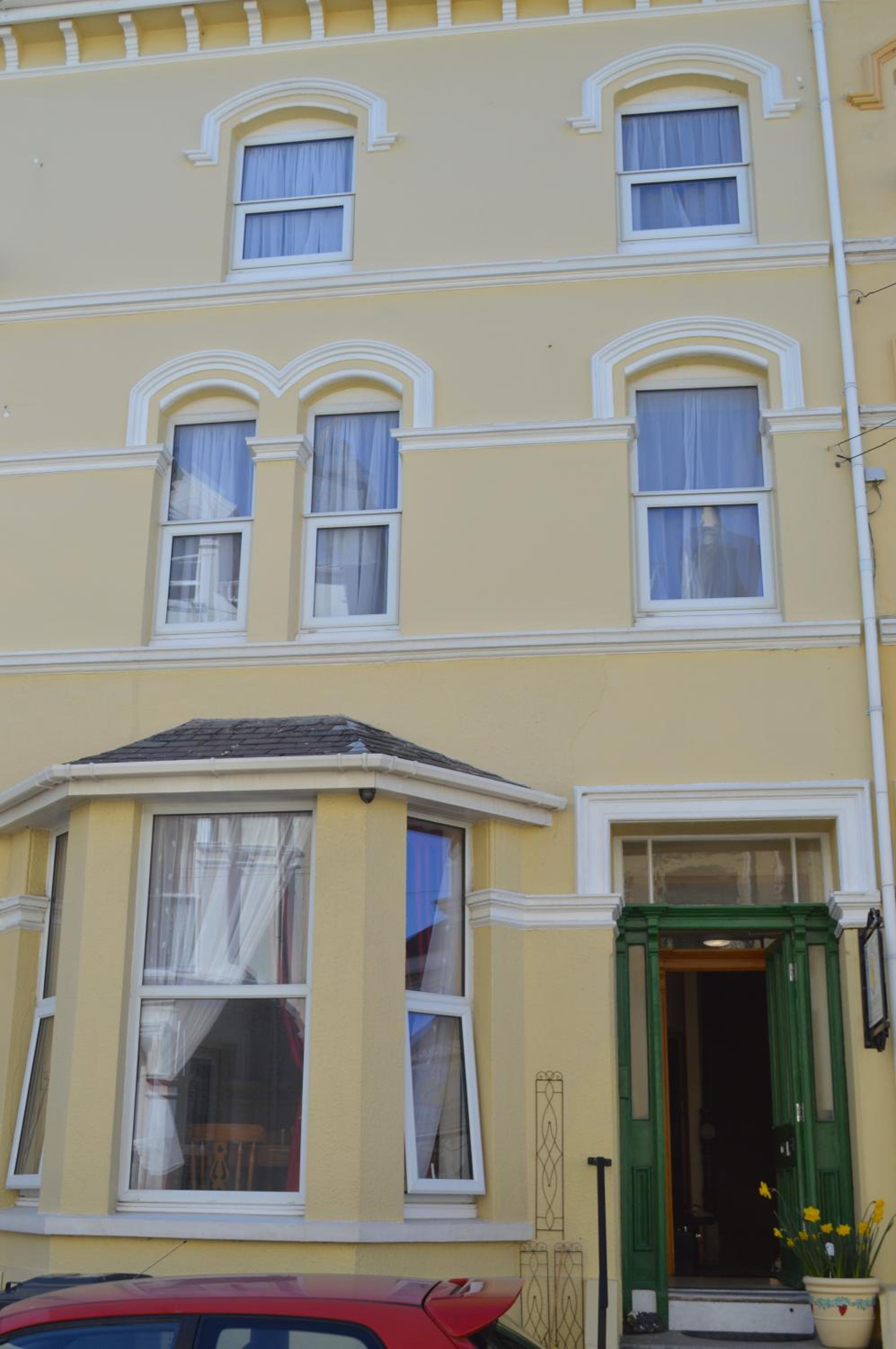Douglas Vacations - Sea Breeze Guest House - Property Image 5