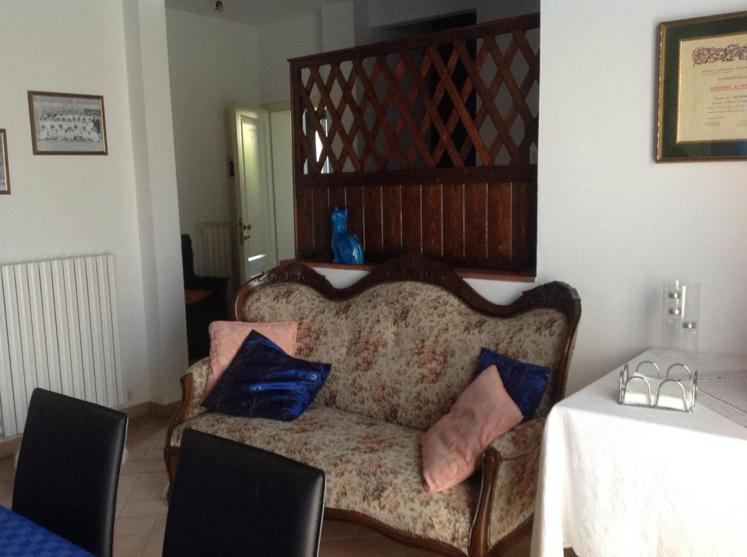 B&B Smile view 4