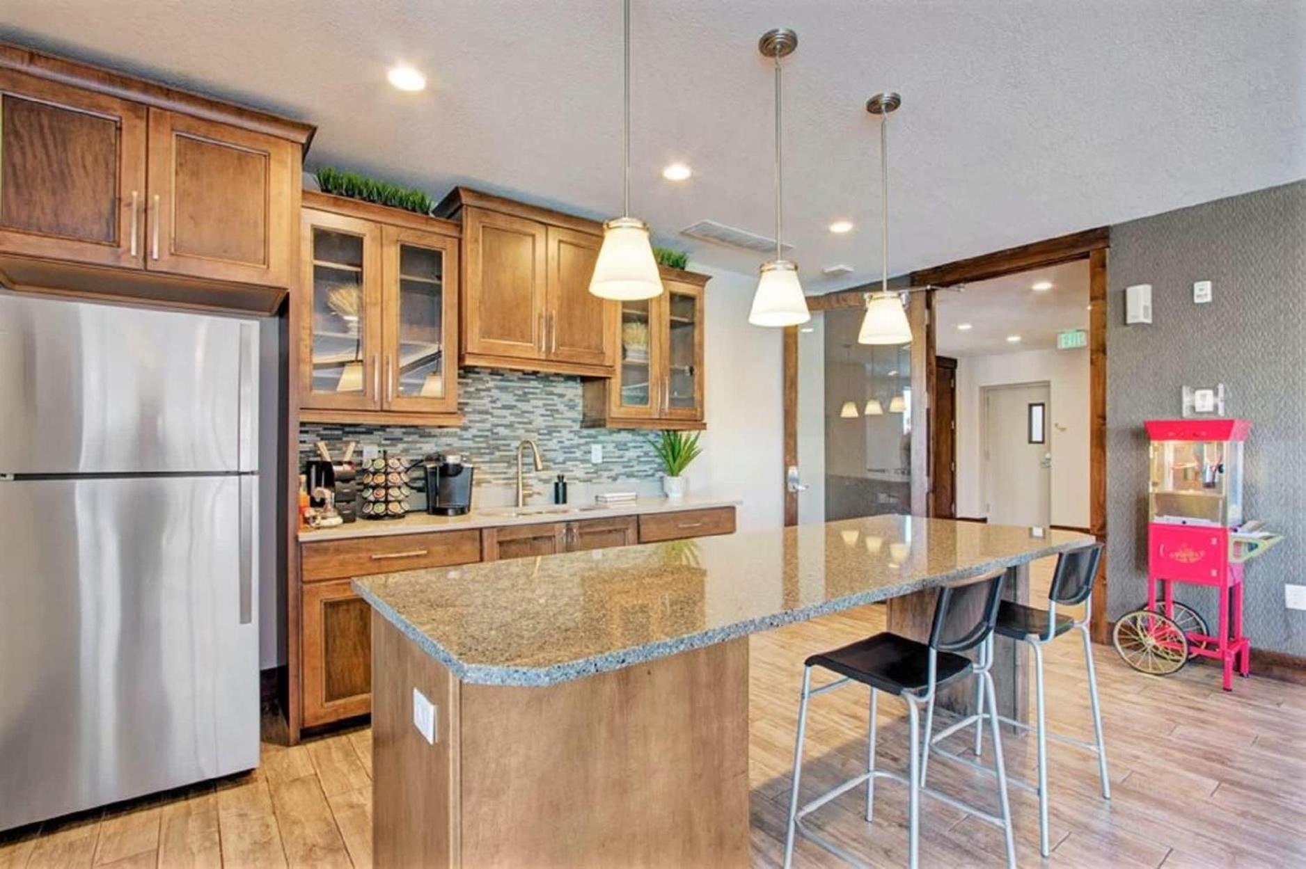 Spacious 2-Bedroom Urban Oasis