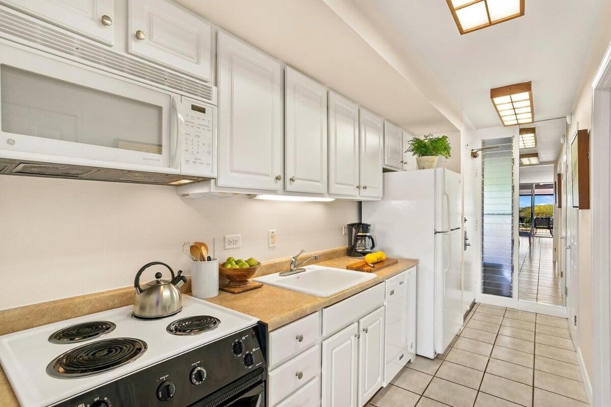 Eldorado K215 · EL K215 Studio w Panoramic Ocean Views Pool AC