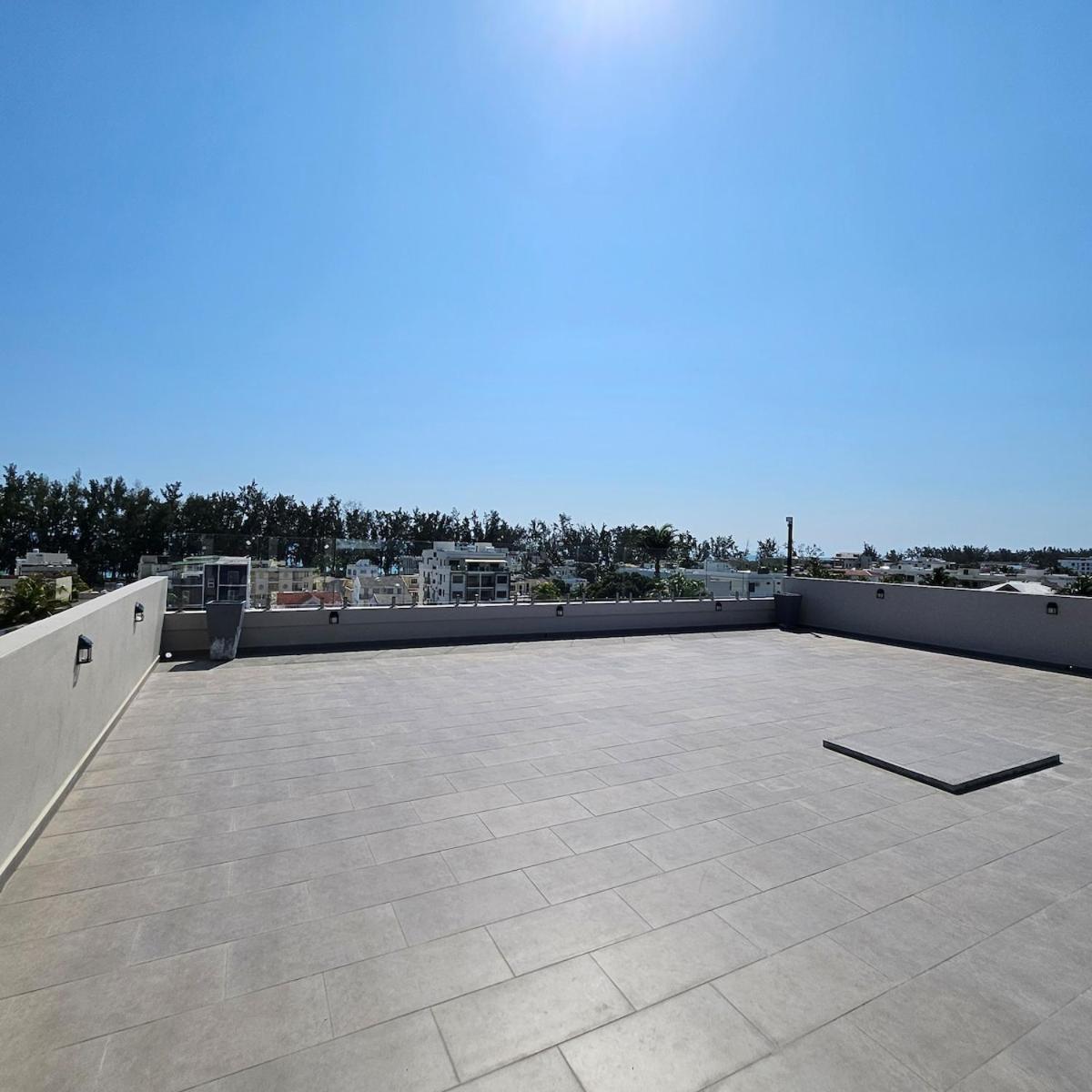 Penthouse paradise getaway 300m to the beach